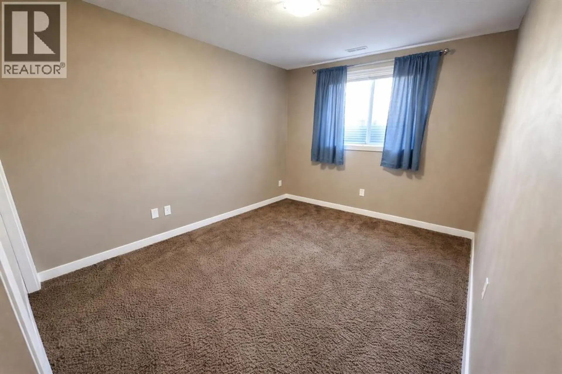#2 189 Silkstone Road W - Image 13