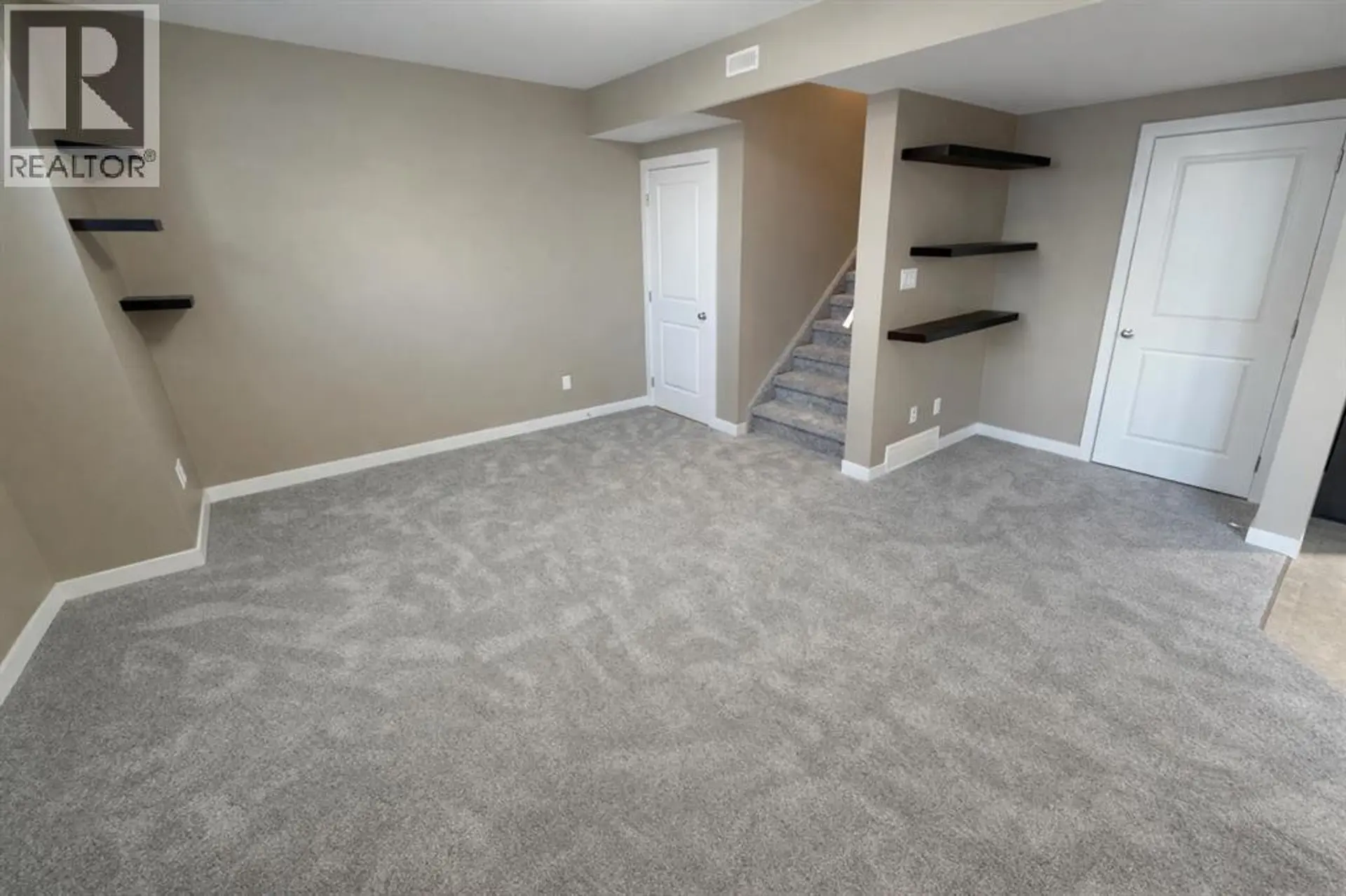 #2 189 Silkstone Road W - Image 4
