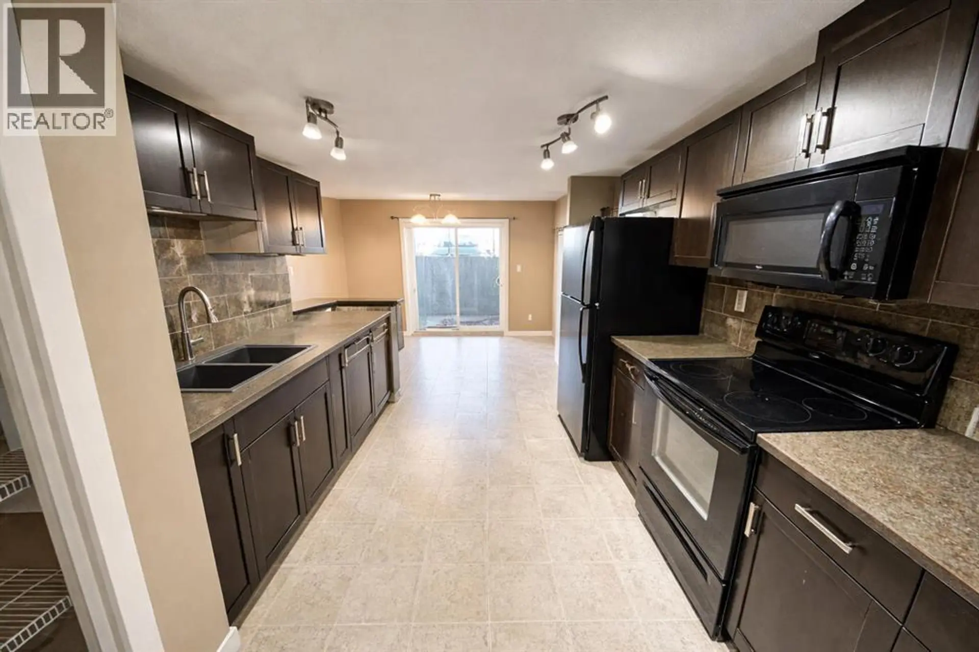 #2 189 Silkstone Road W - Image 9