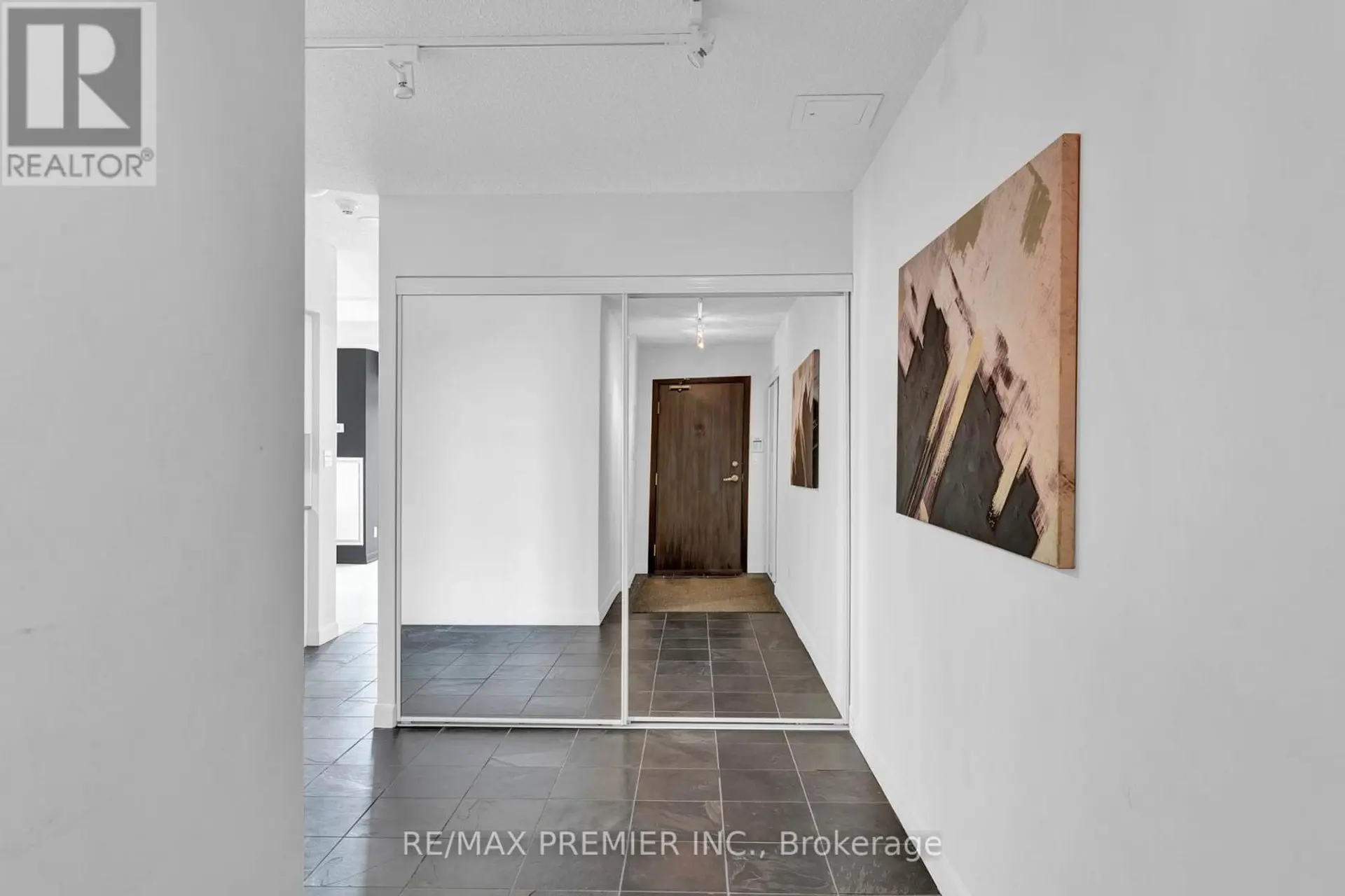 #4407 210 VICTORIA STREET - Image 5
