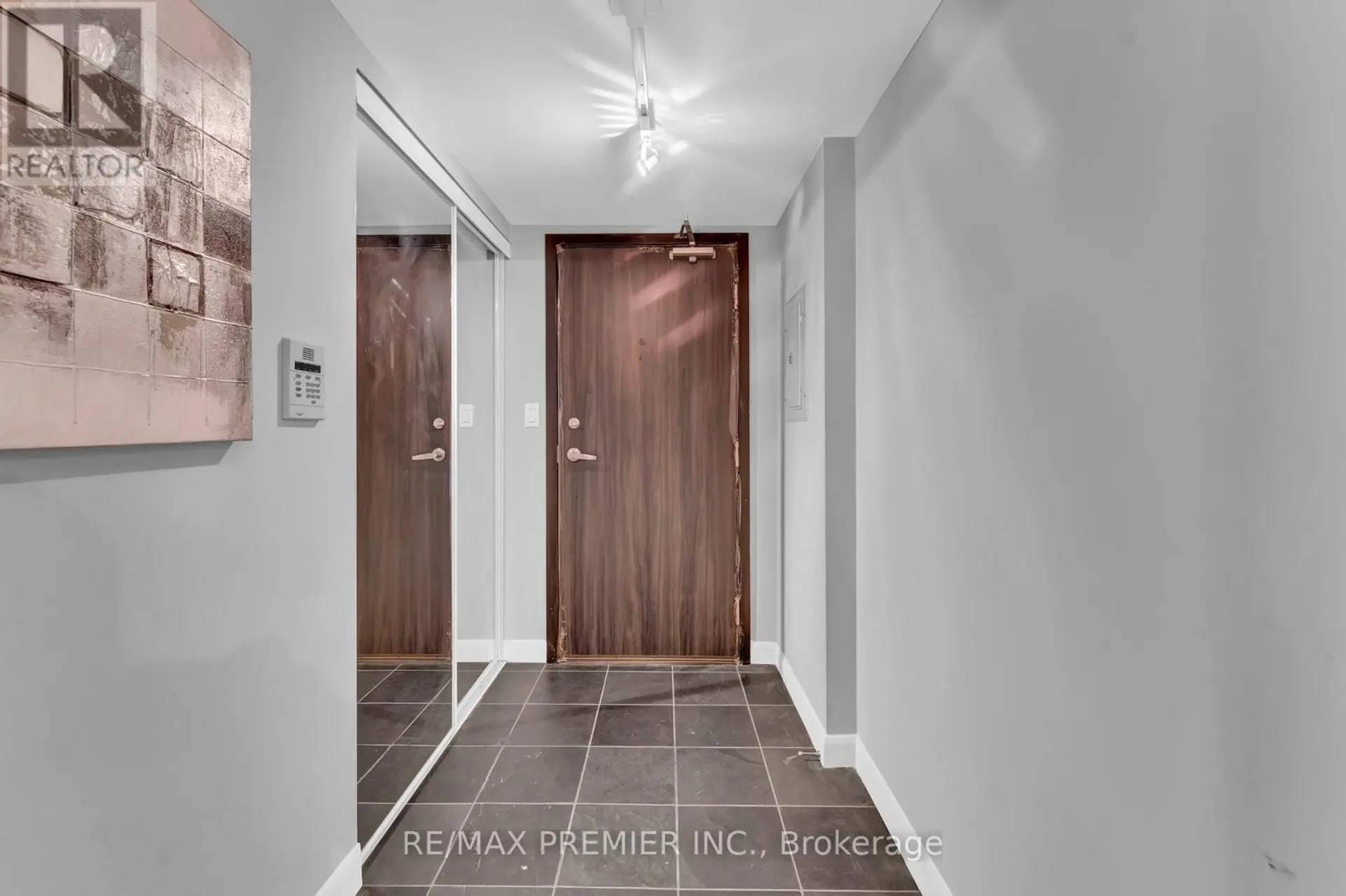 #4407 210 VICTORIA STREET - Image 4