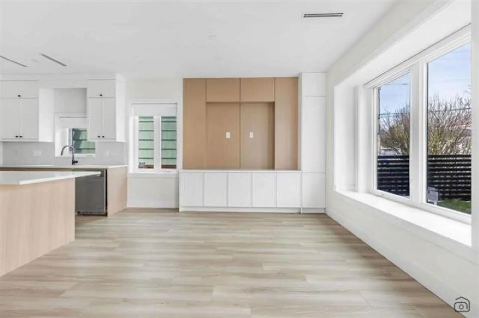 718 E 62nd Avenue - Image 5