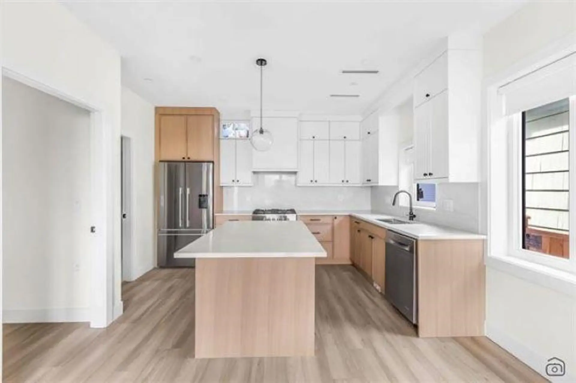 718 E 62nd Avenue - Image 9