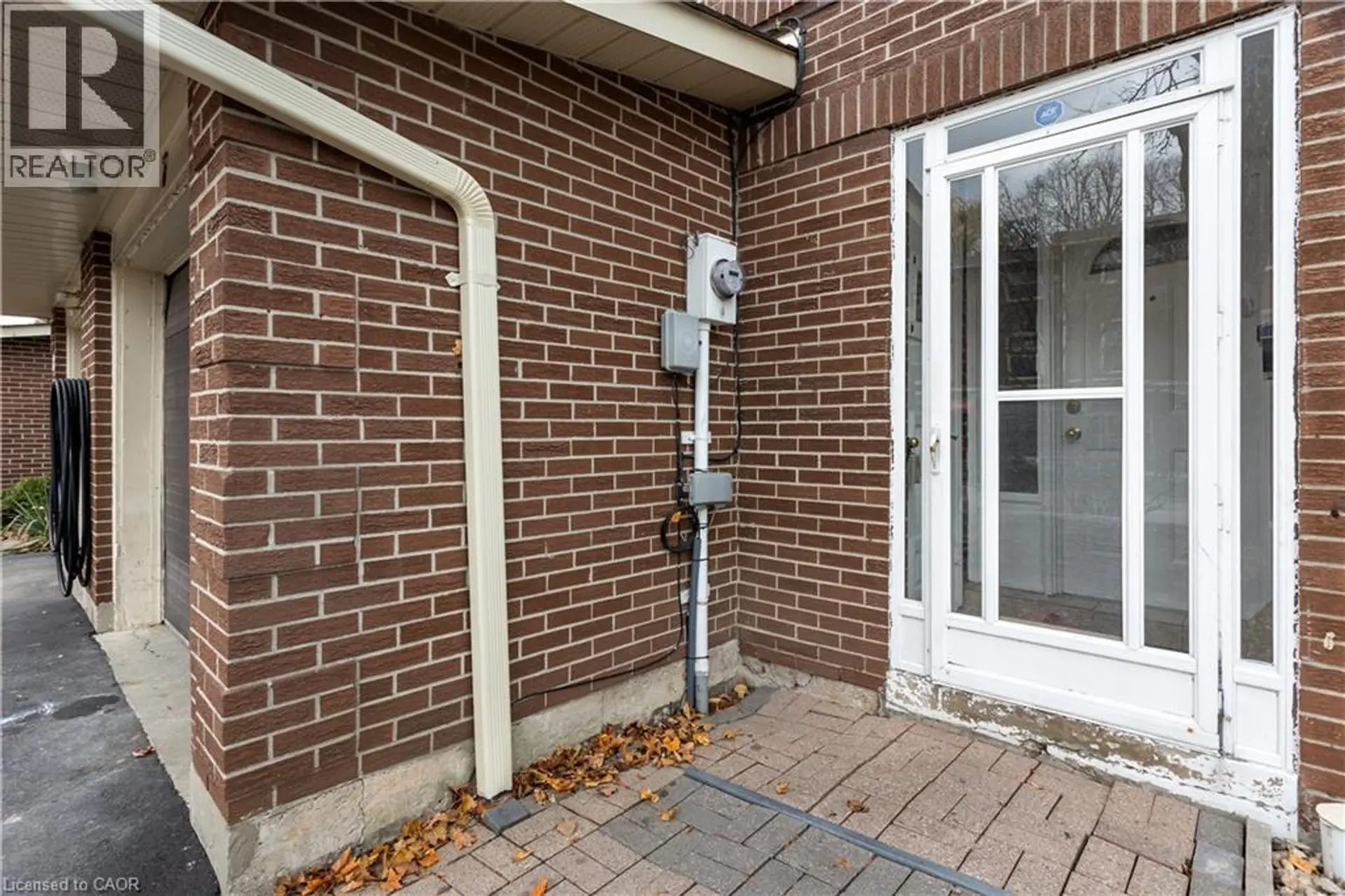7 EDEN PARK Drive - Image 2