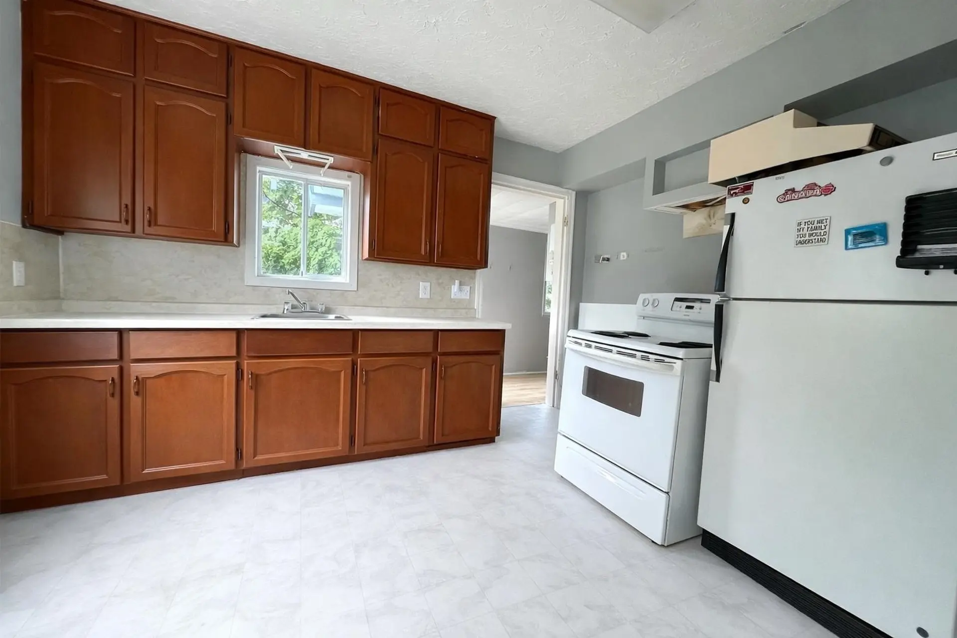 9405 Broadway - Image 3