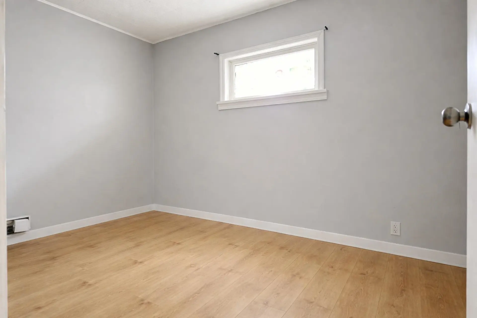 9405 Broadway - Image 5
