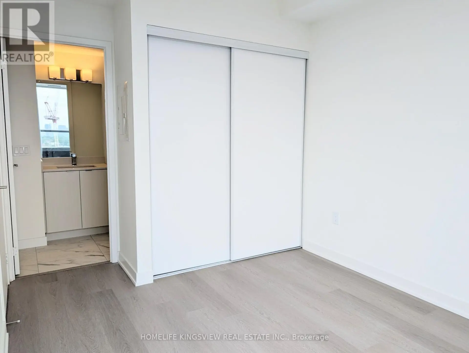 #910 859 THE QUEENSWAY - Image 10