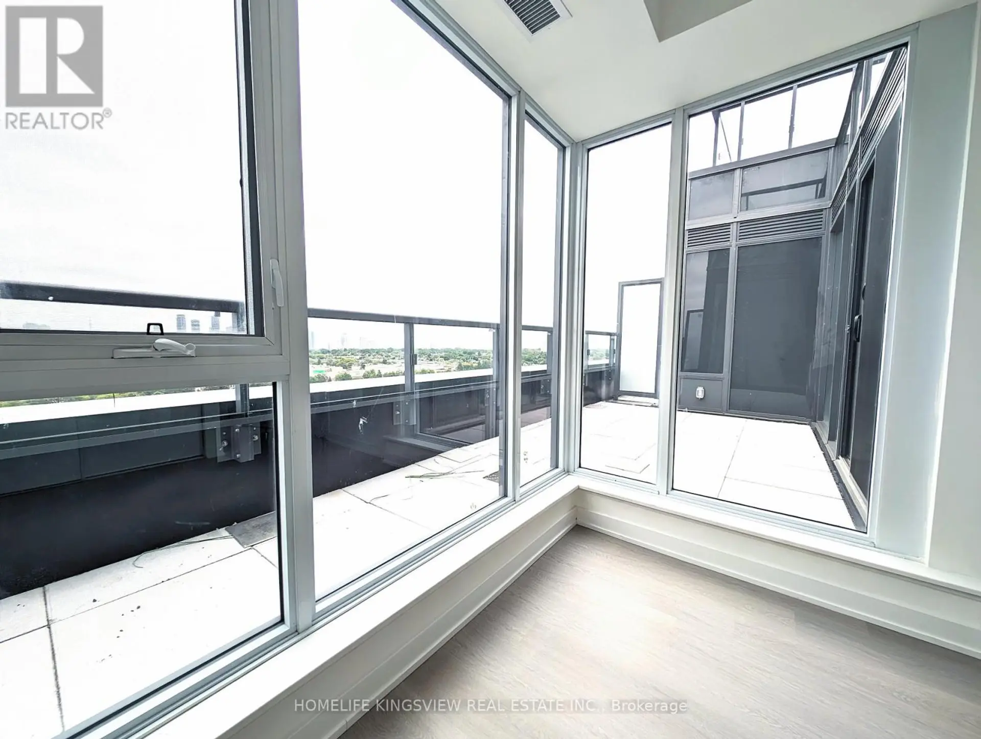 #910 859 THE QUEENSWAY - Image 14