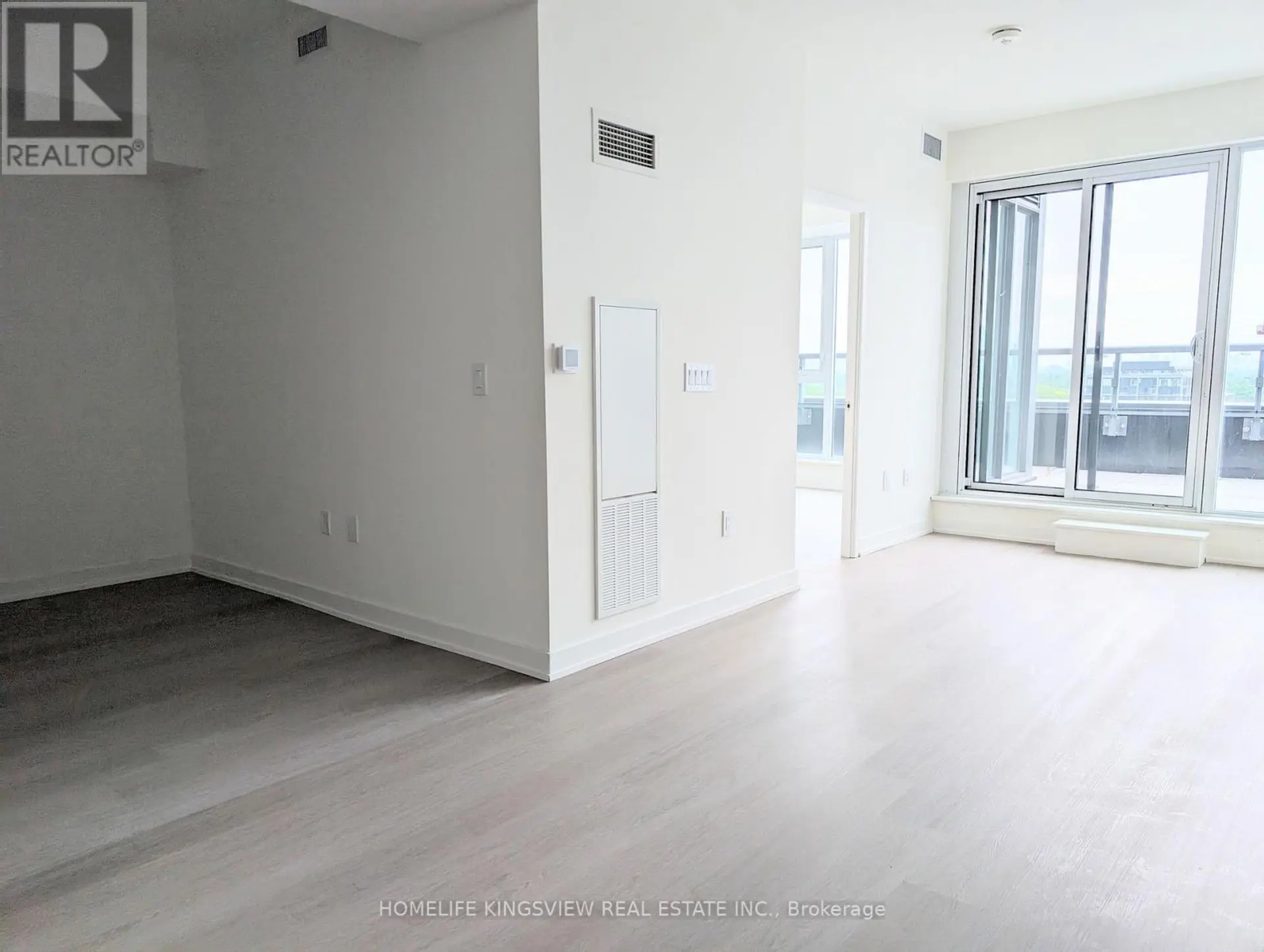 #910 859 THE QUEENSWAY - Image 8
