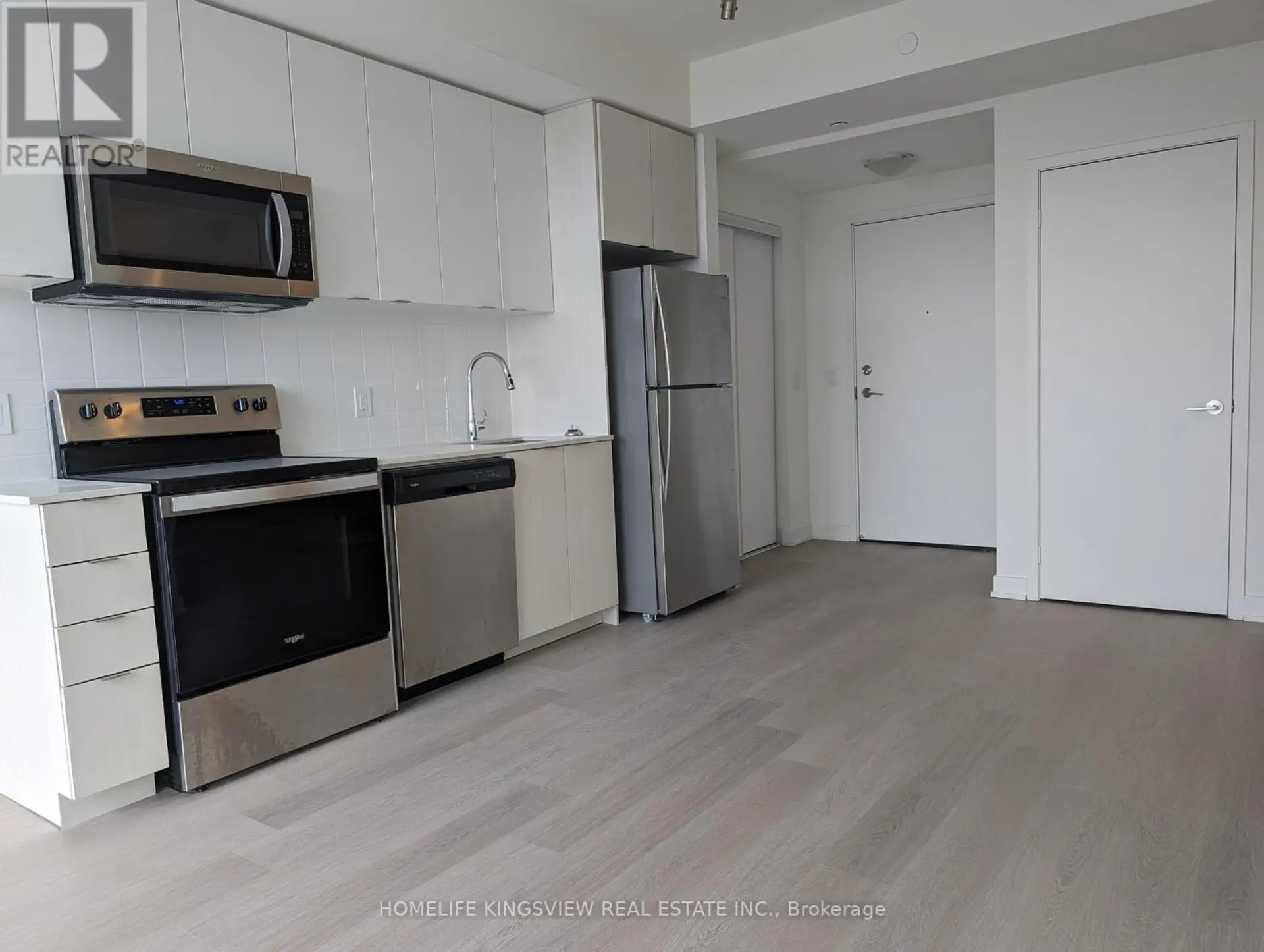 #910 859 THE QUEENSWAY - Image 6