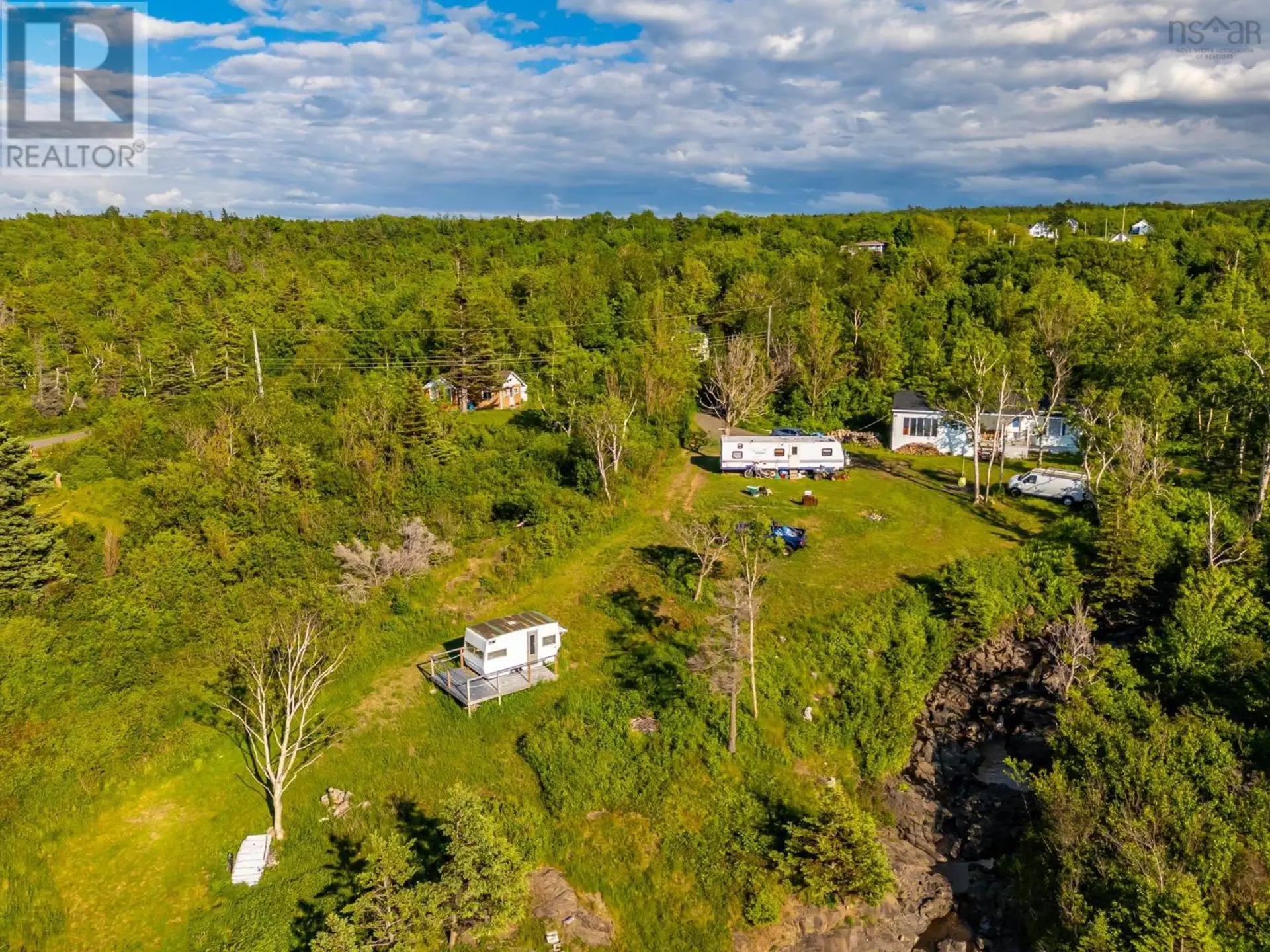 7 Sunset Avenue - Image 7