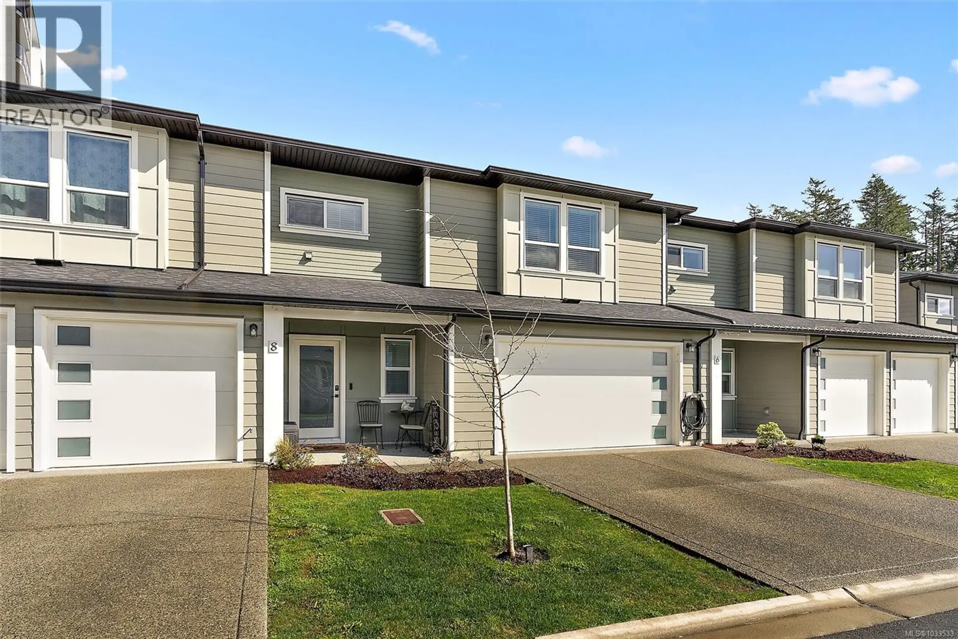 Property at 8 West Park Pl, View Royal, BC