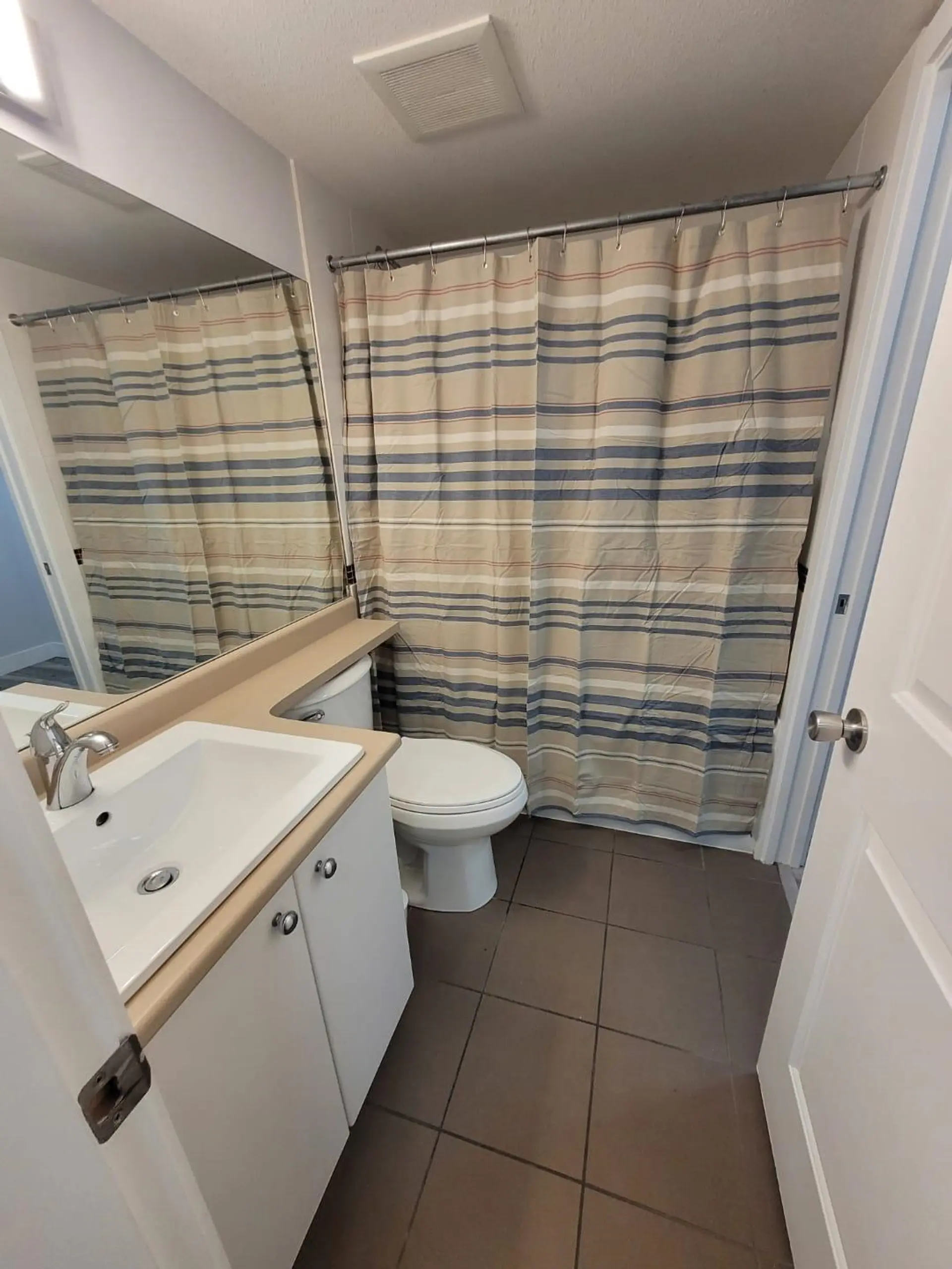 #214 45555 Yale Road - Image 4