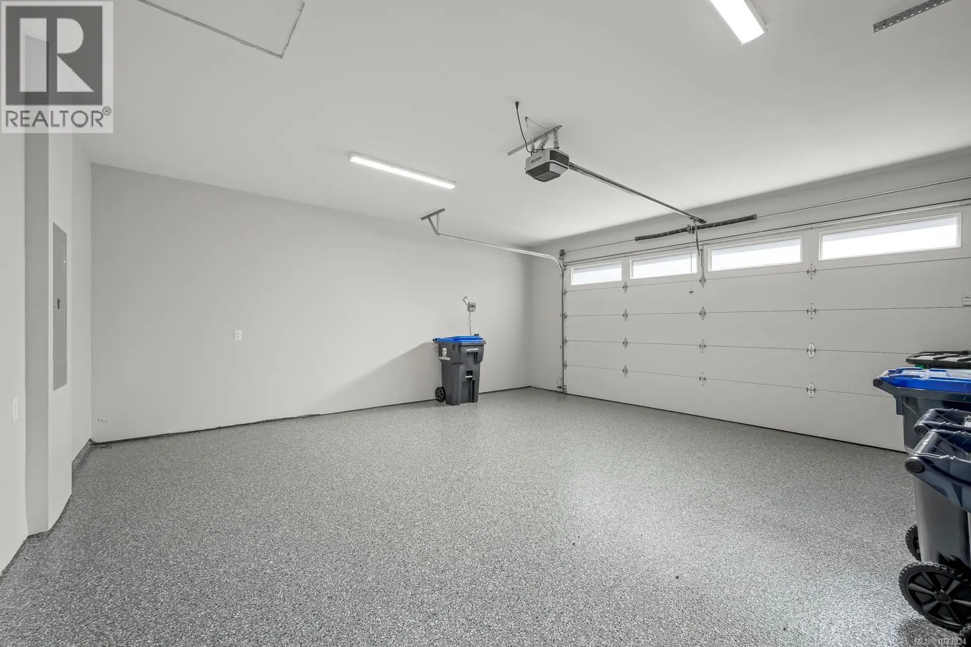 3236 Klanawa Cres - Image 11