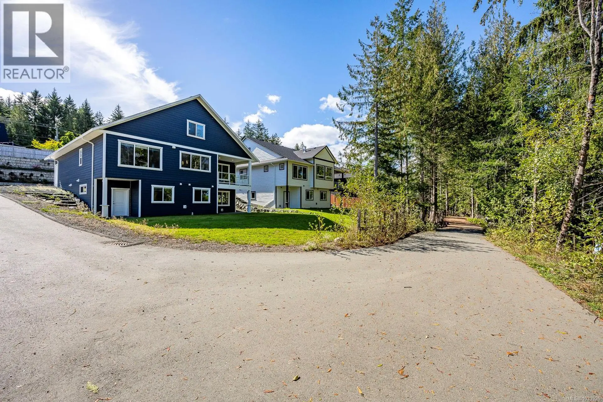 3240 Klanawa Cres - Image 2
