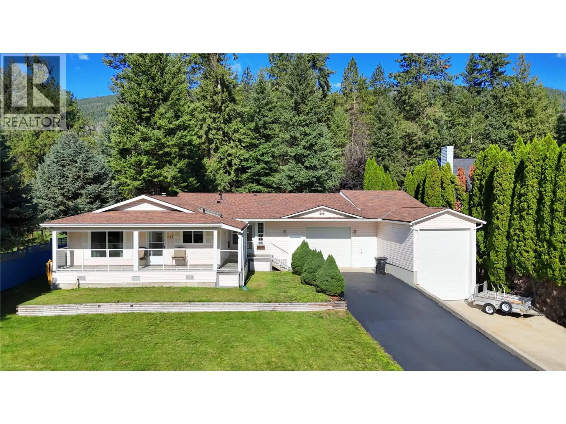 Property at 817 Smith Crescent, Genelle, BC