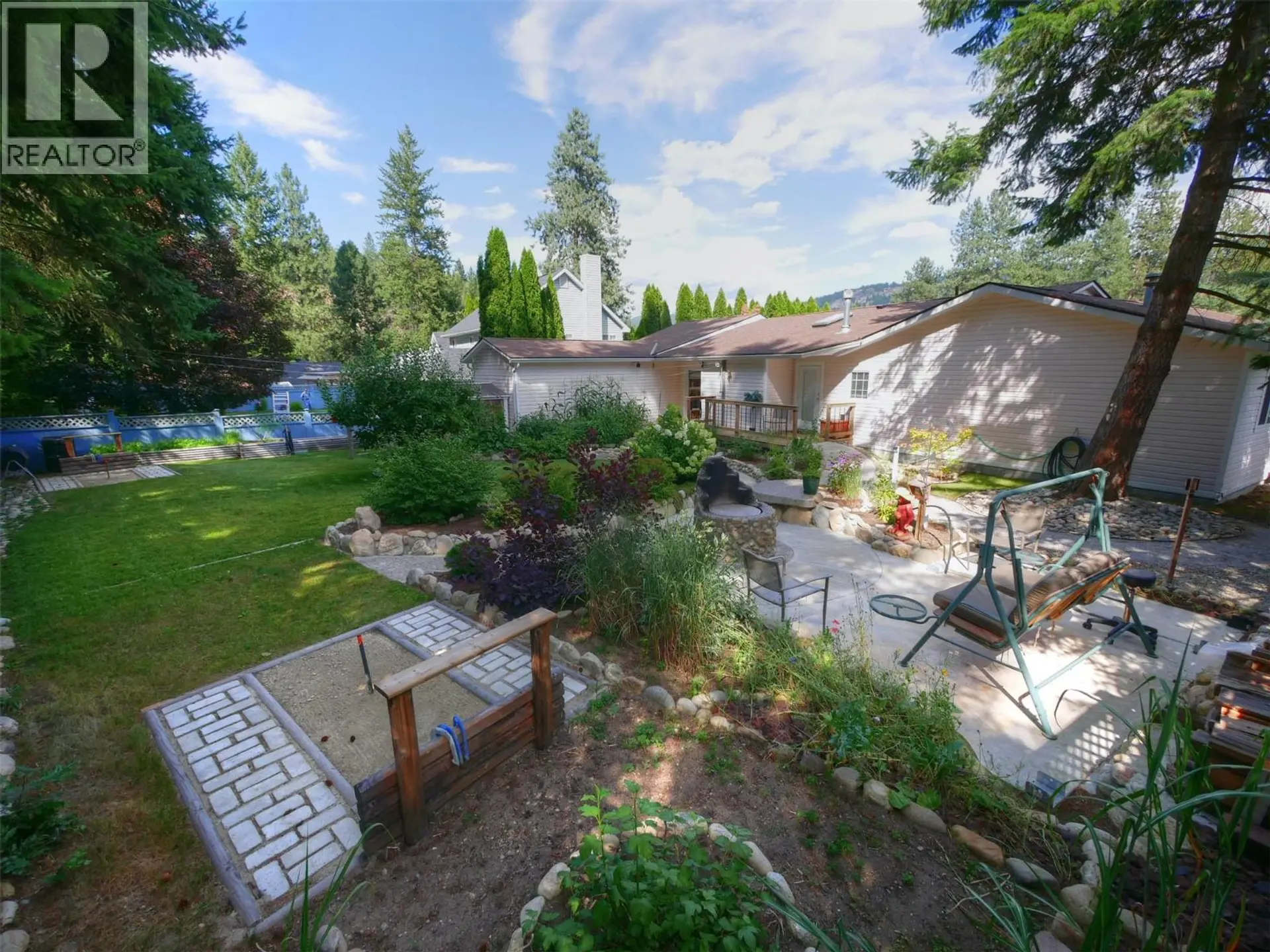 817 Smith Crescent - Image 12