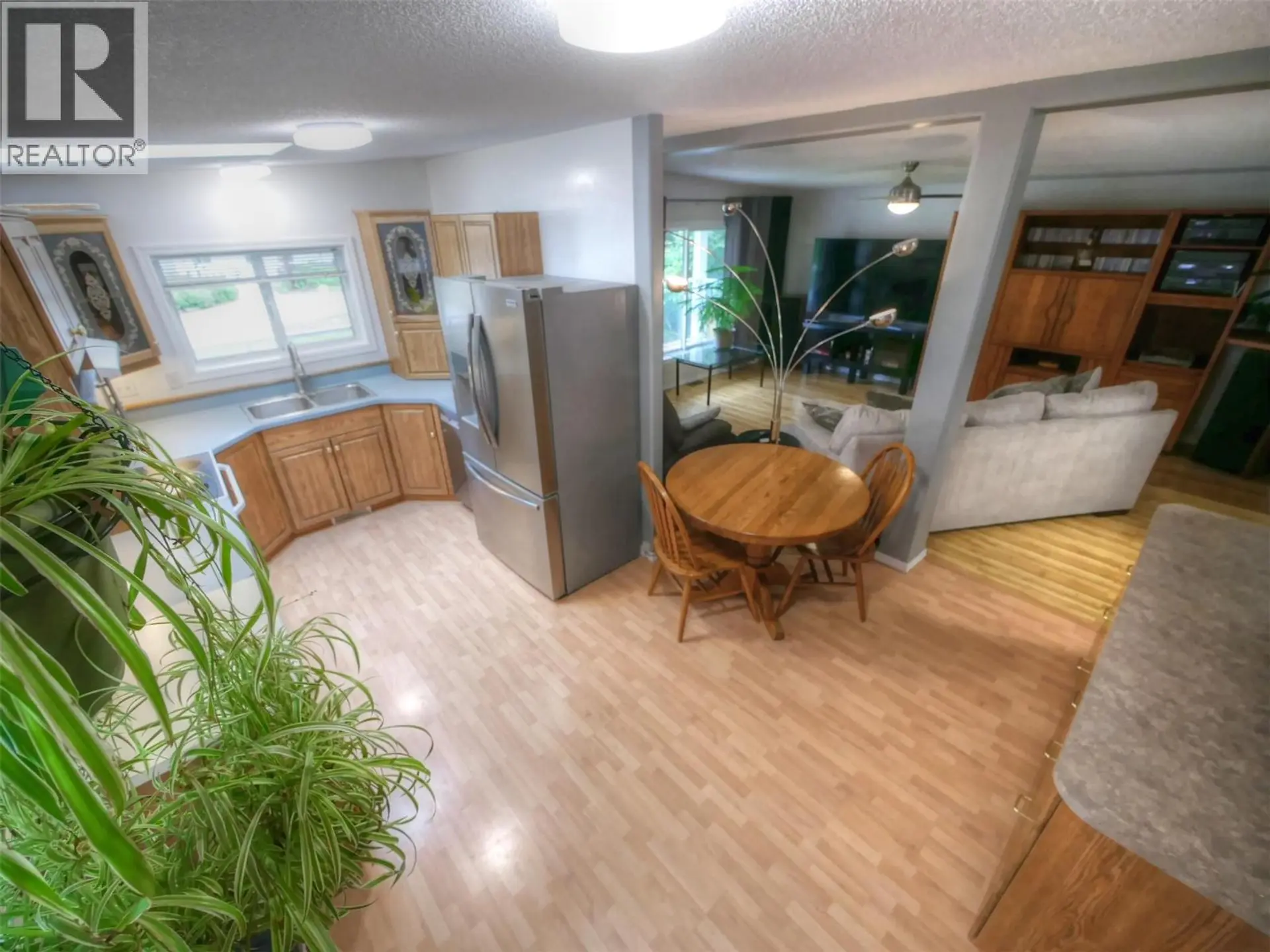 817 Smith Crescent - Image 2