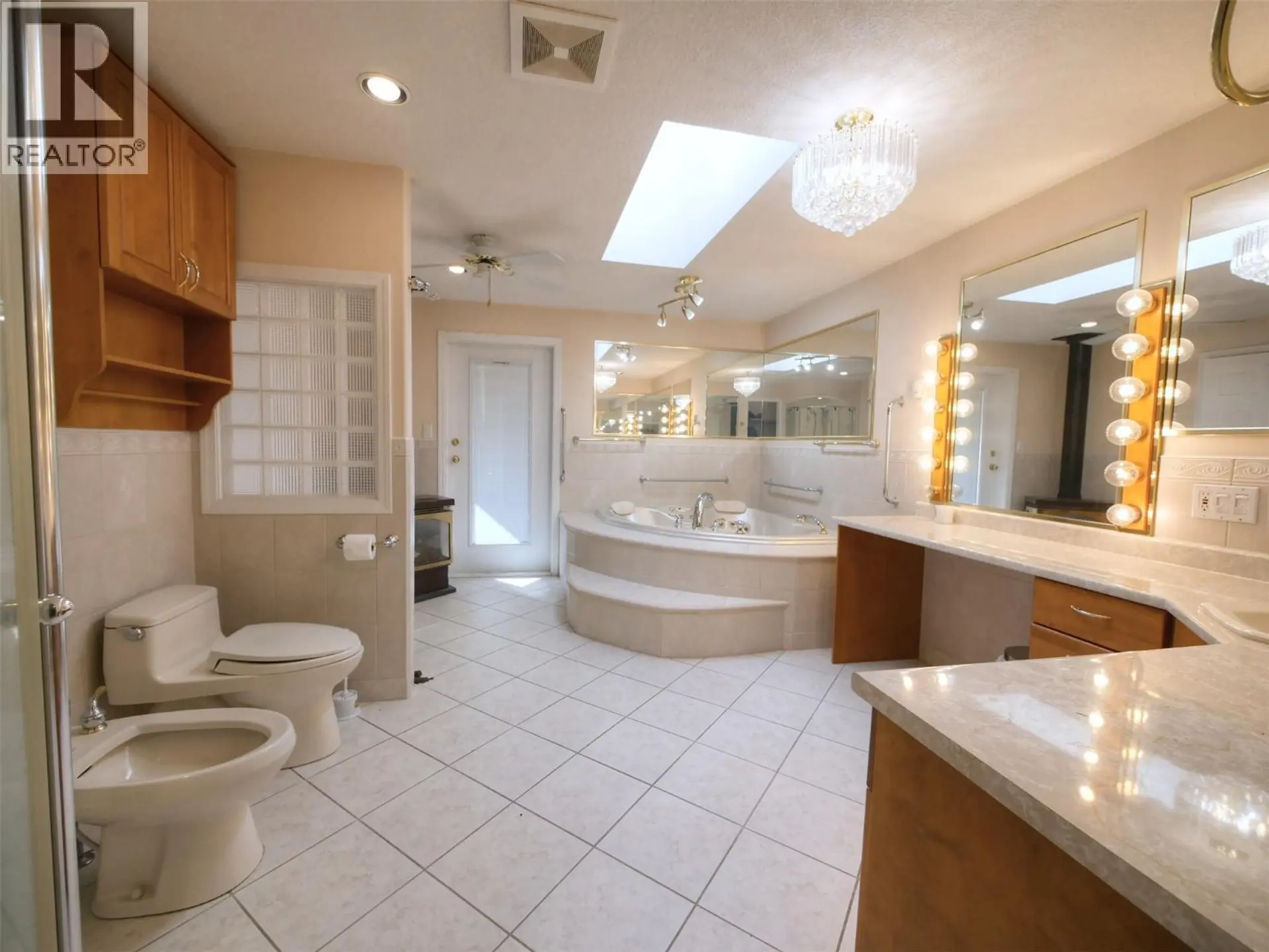 817 Smith Crescent - Image 4
