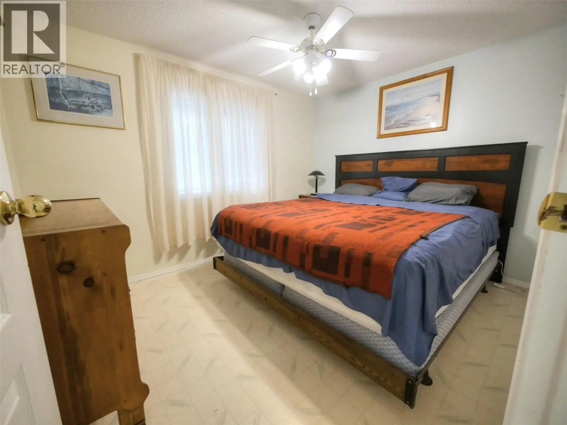 817 Smith Crescent - Image 5