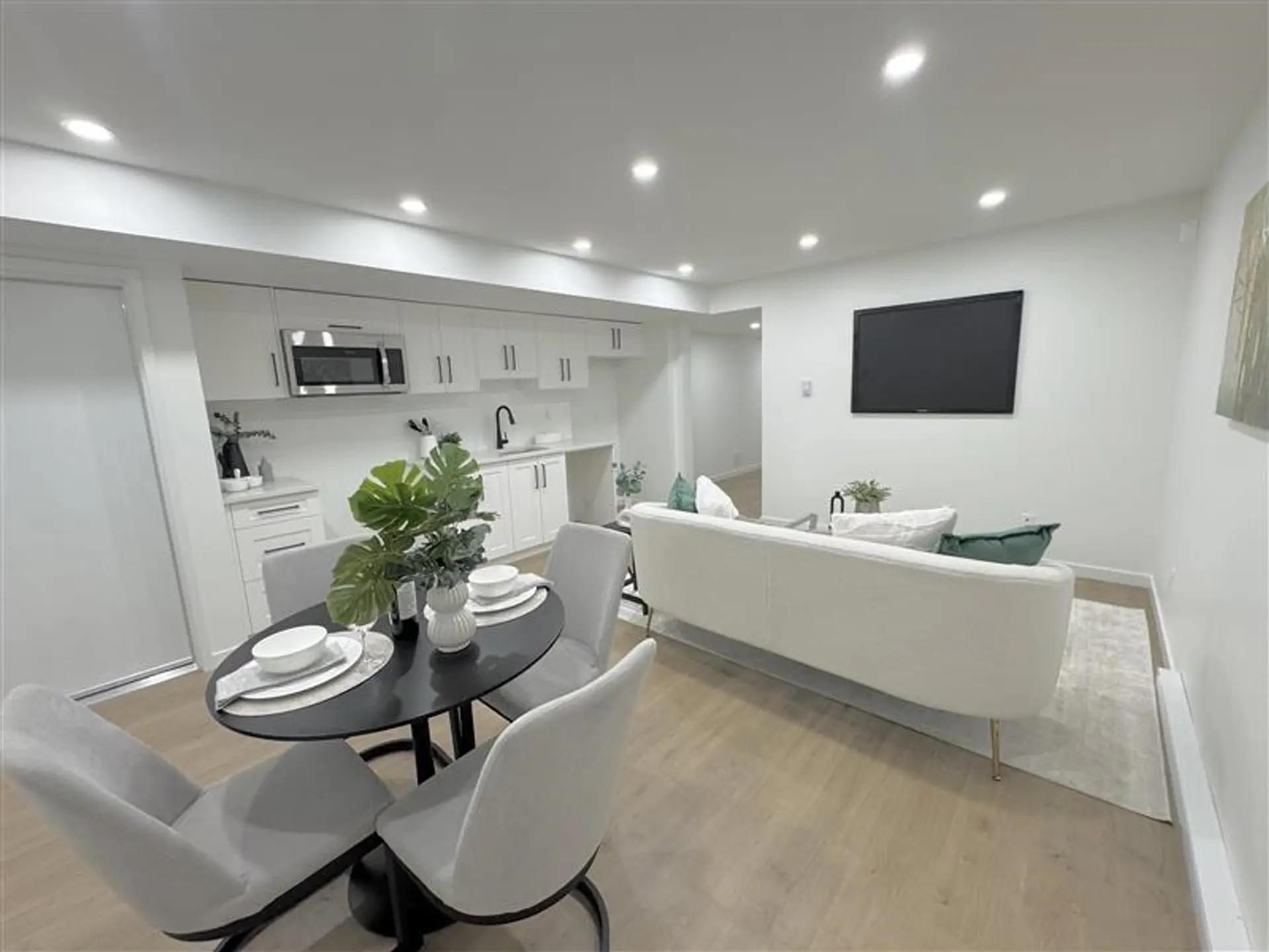 20869 35 Avenue - Image 13