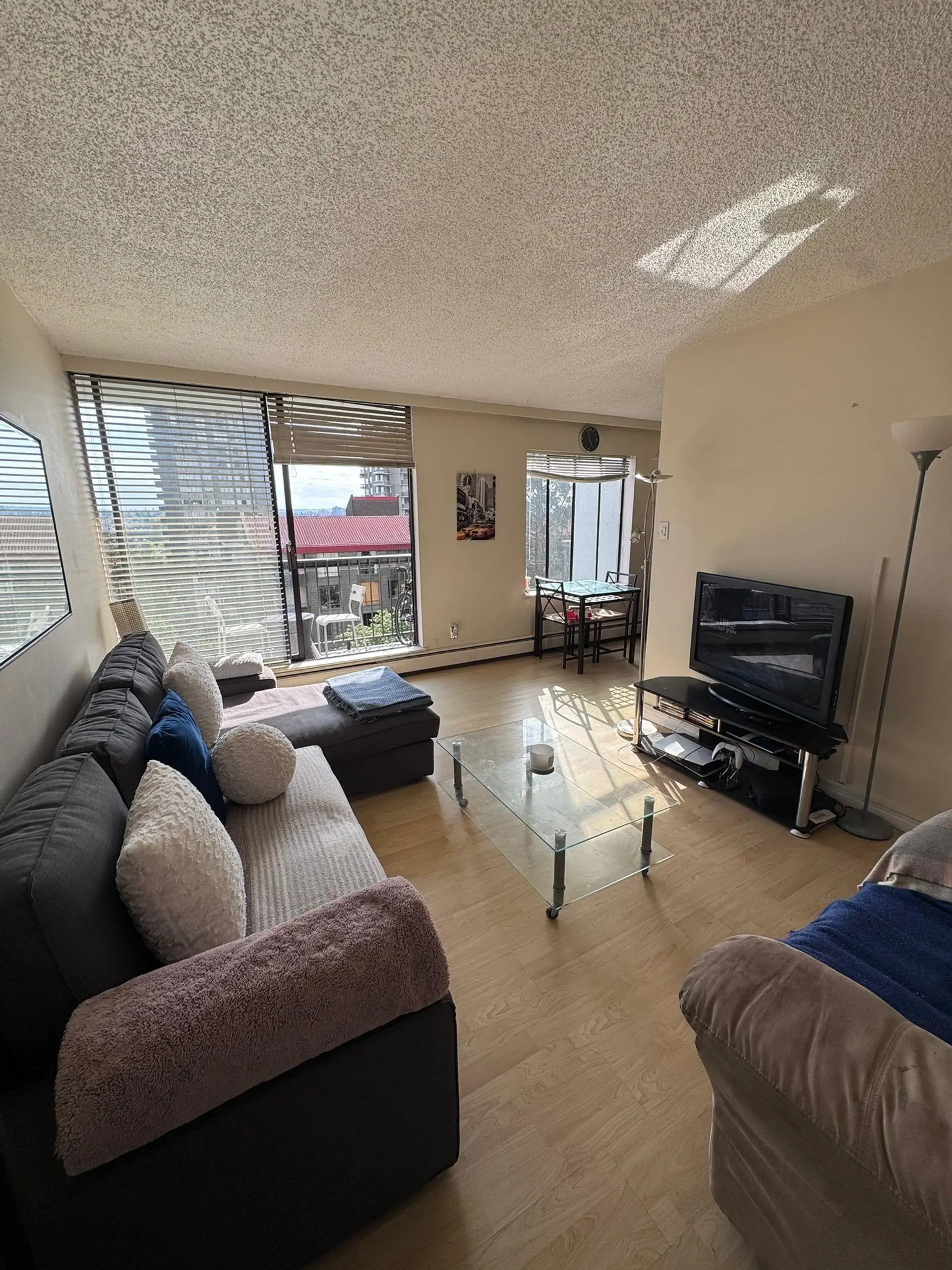 #407 1146 Harwood Street - Image 2
