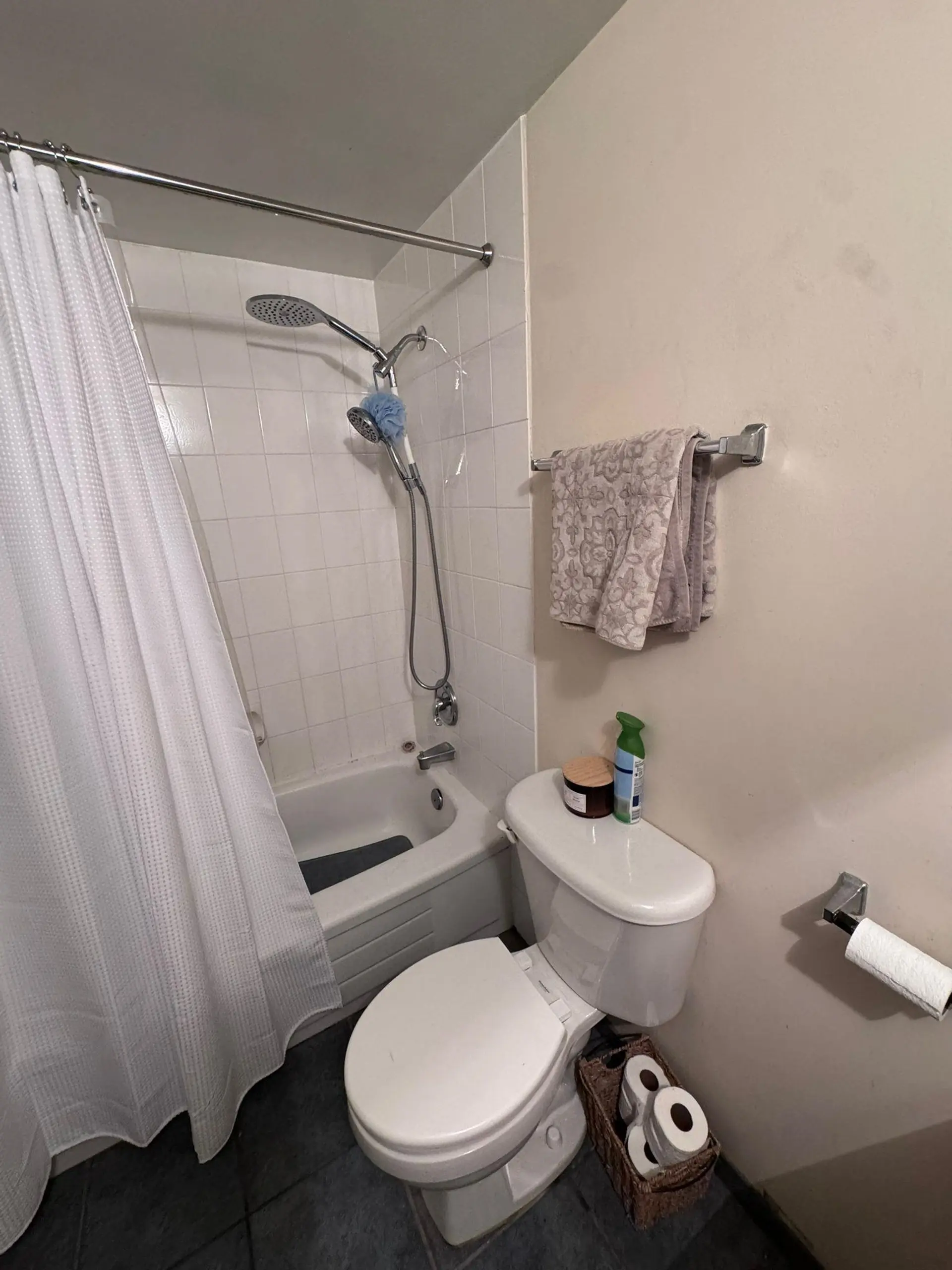 #407 1146 Harwood Street - Image 9