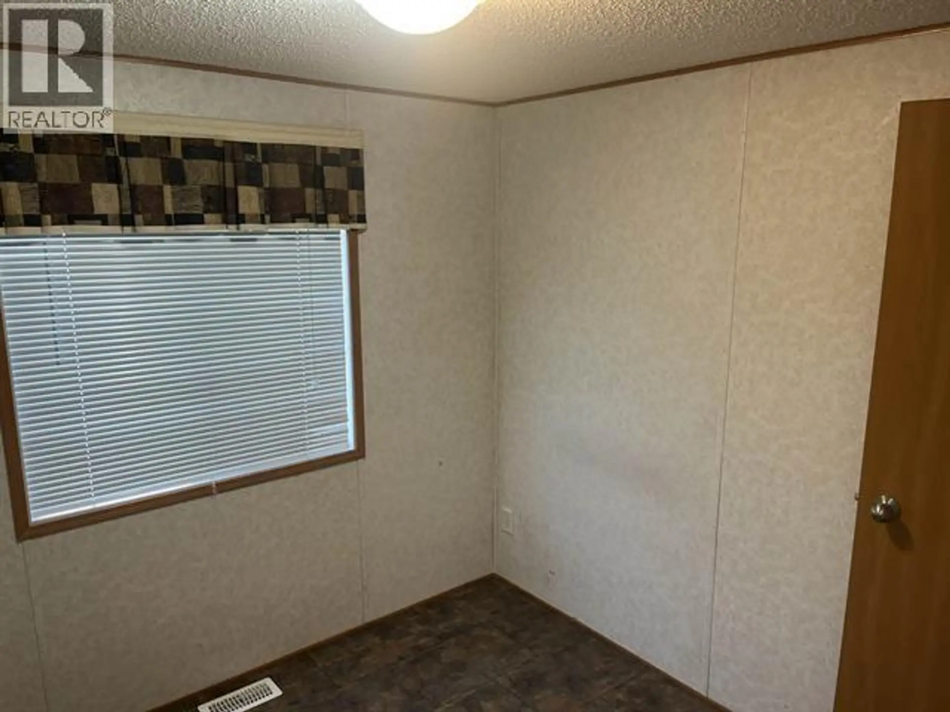 8101 85A AVENUE - Image 9