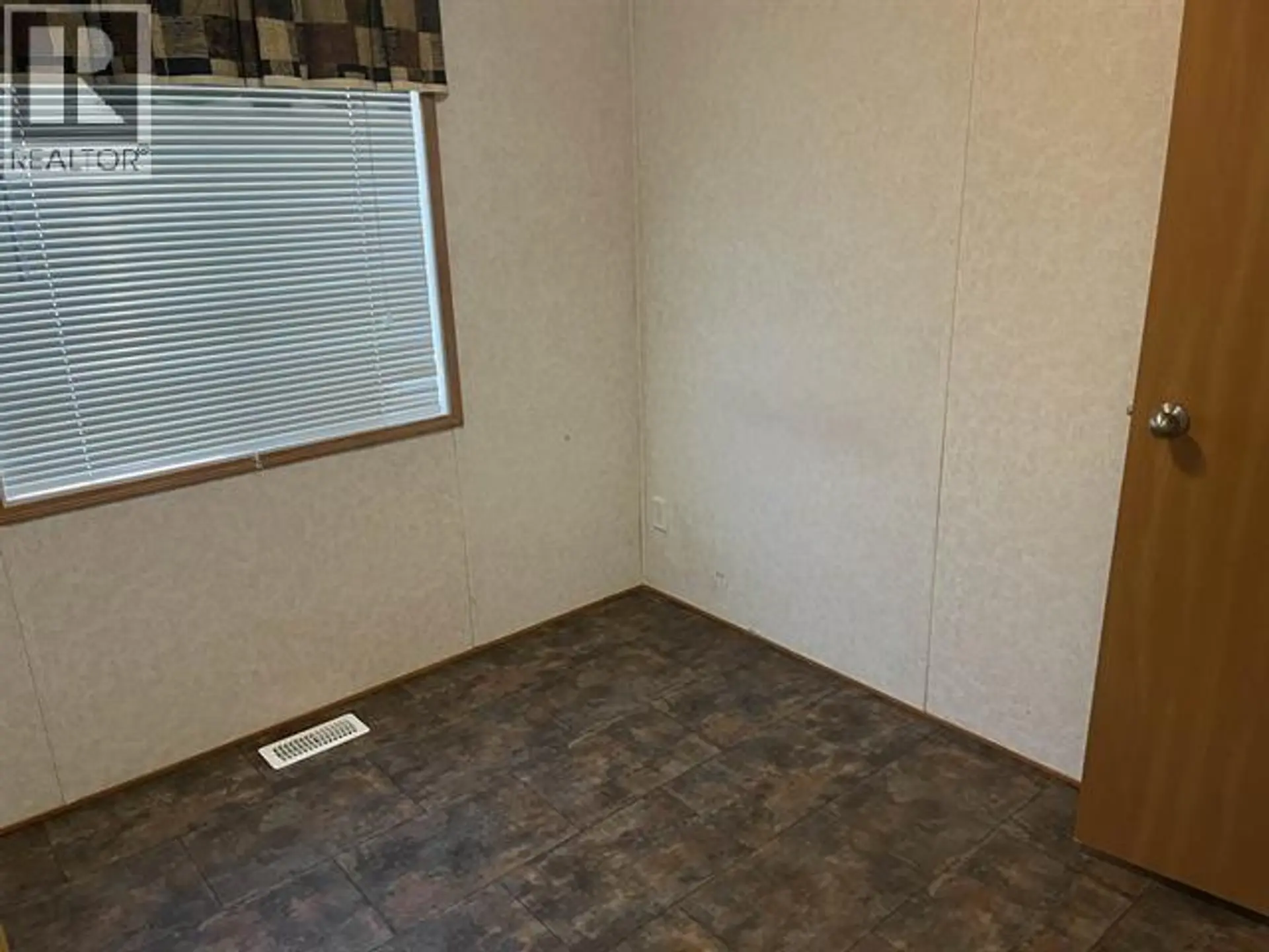 8101 85A AVENUE - Image 10