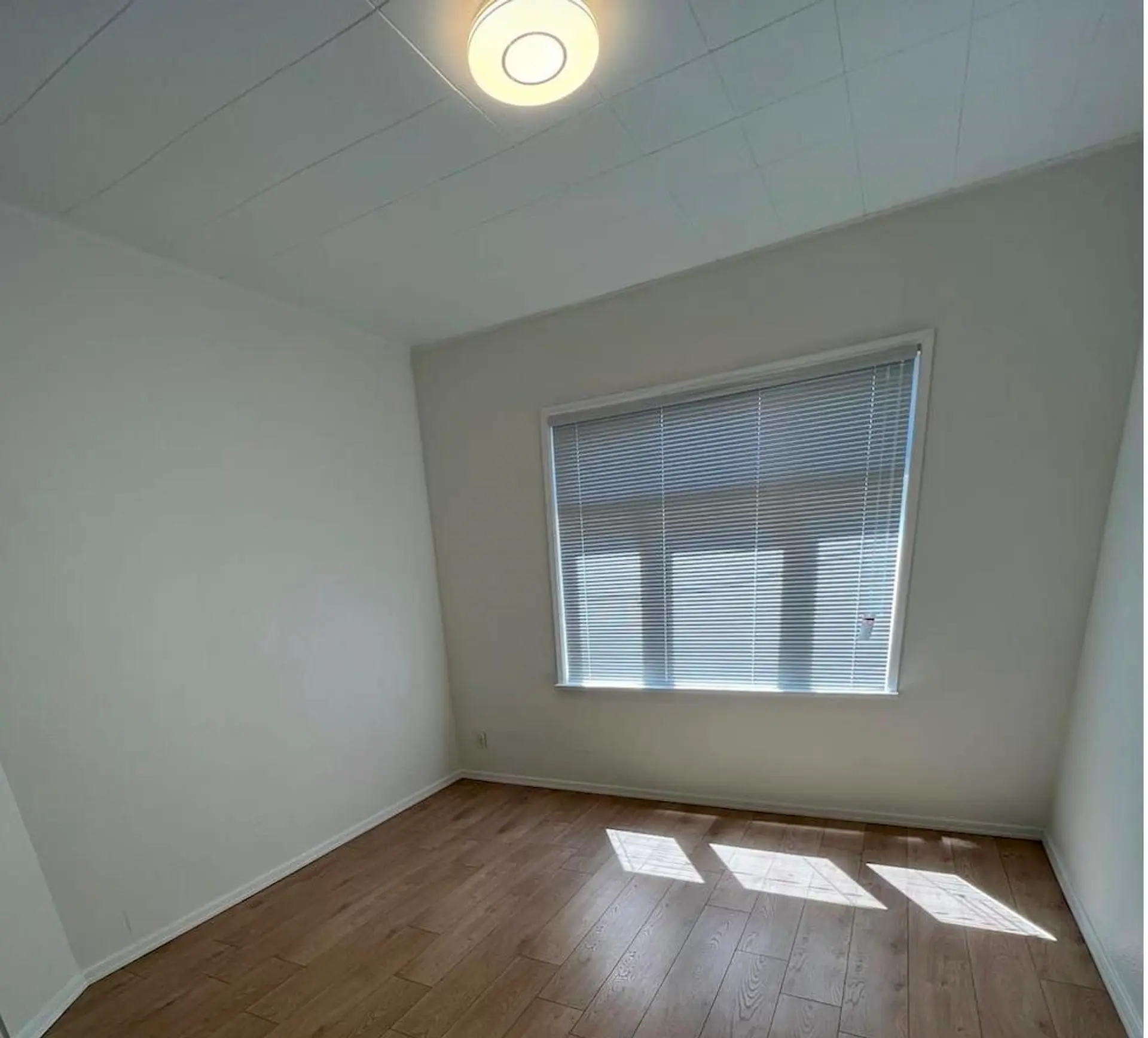 1039 E 41st Avenue - Image 16