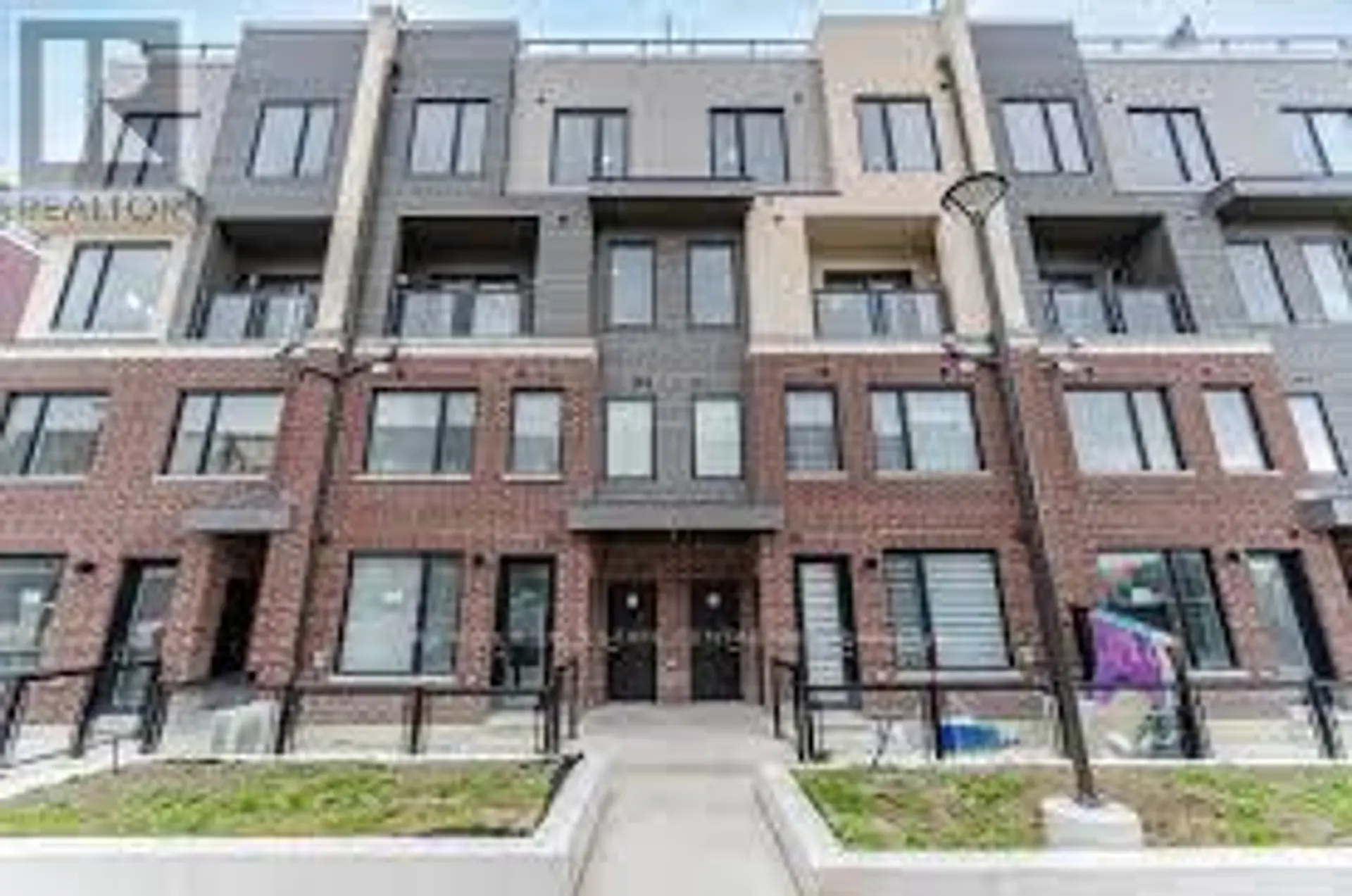 #1 3421 RIDGEWAY DRIVE - Image 1
