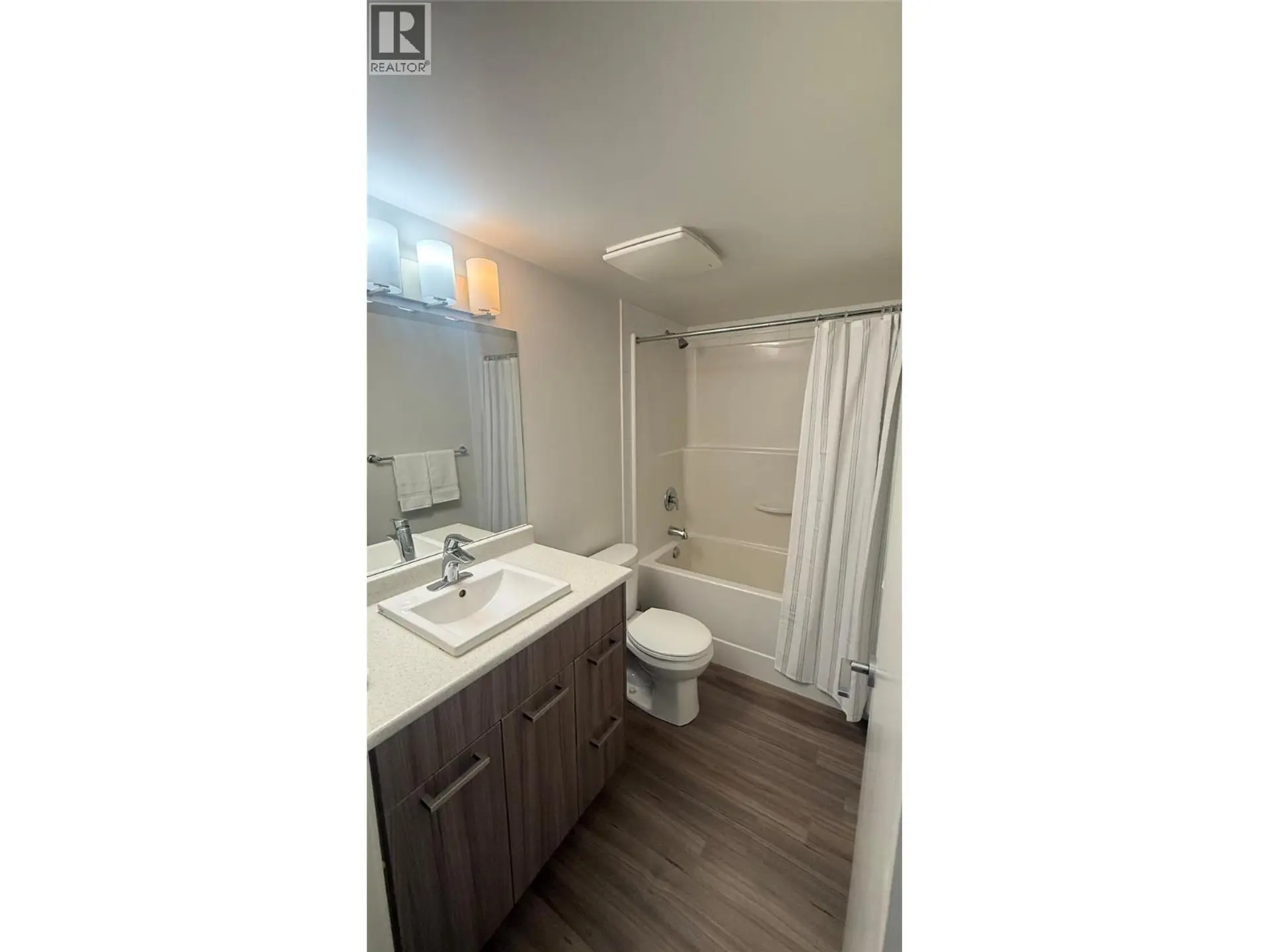 #PH7 883 Academy Way - Image 6