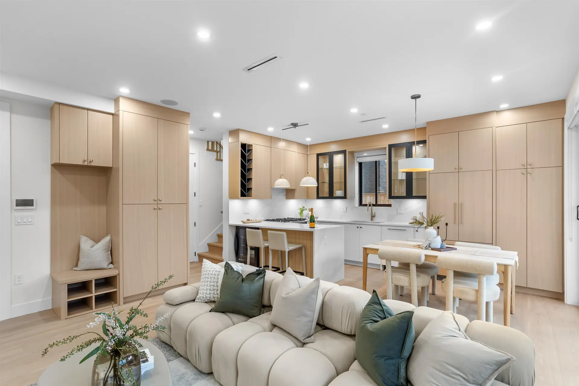 #2 165 E 45th Avenue - Image 4