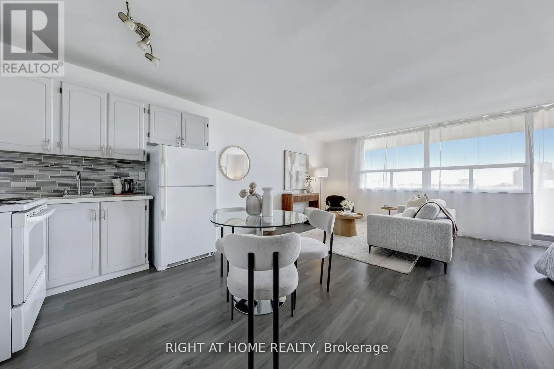 #908 40 HOMEWOOD AVENUE - Image 9