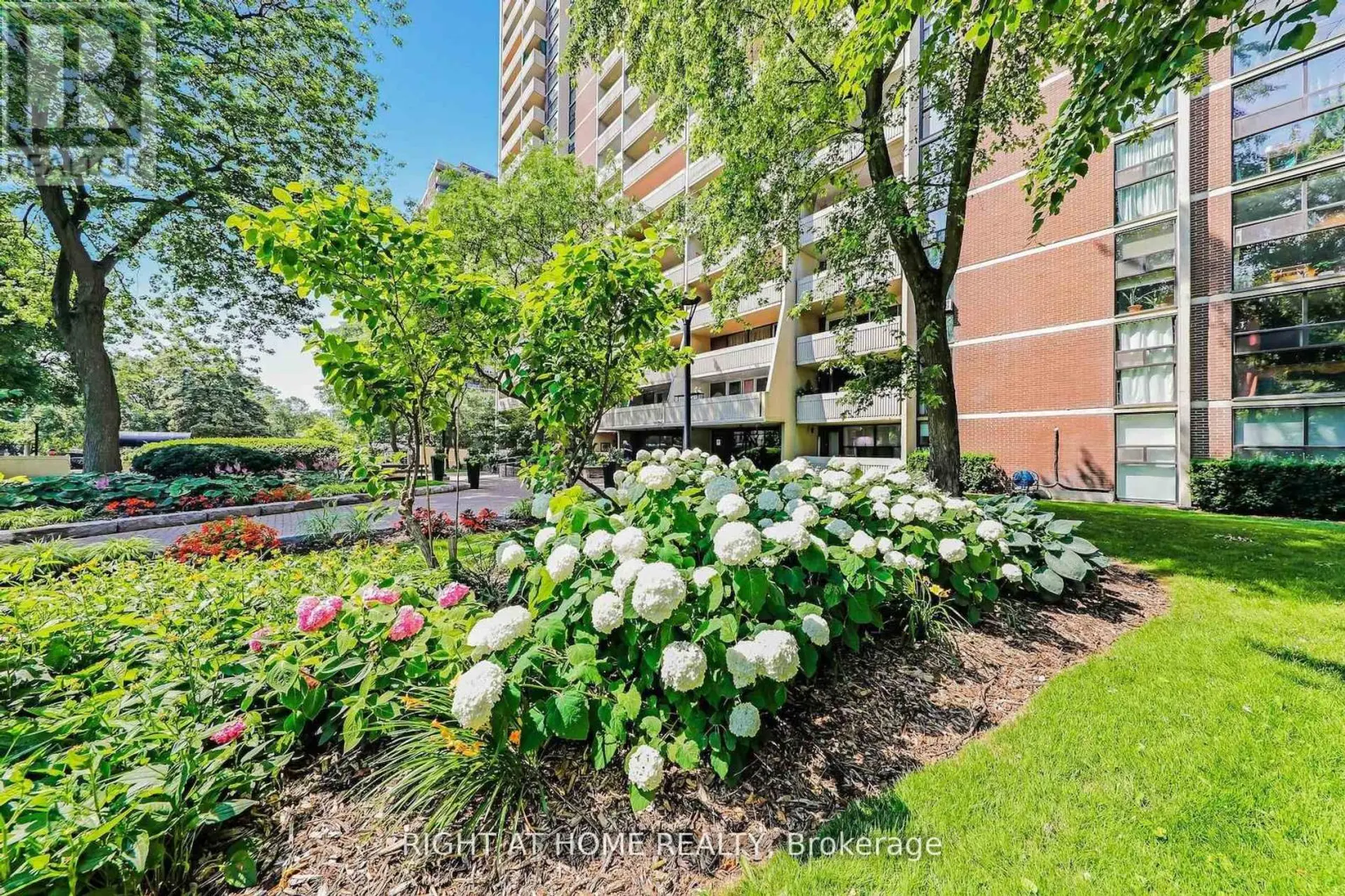 #908 40 HOMEWOOD AVENUE - Image 3