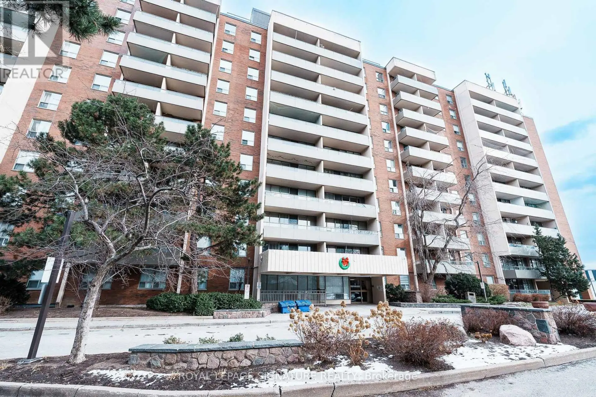 #611 1 FOUR WINDS DRIVE - Image 1