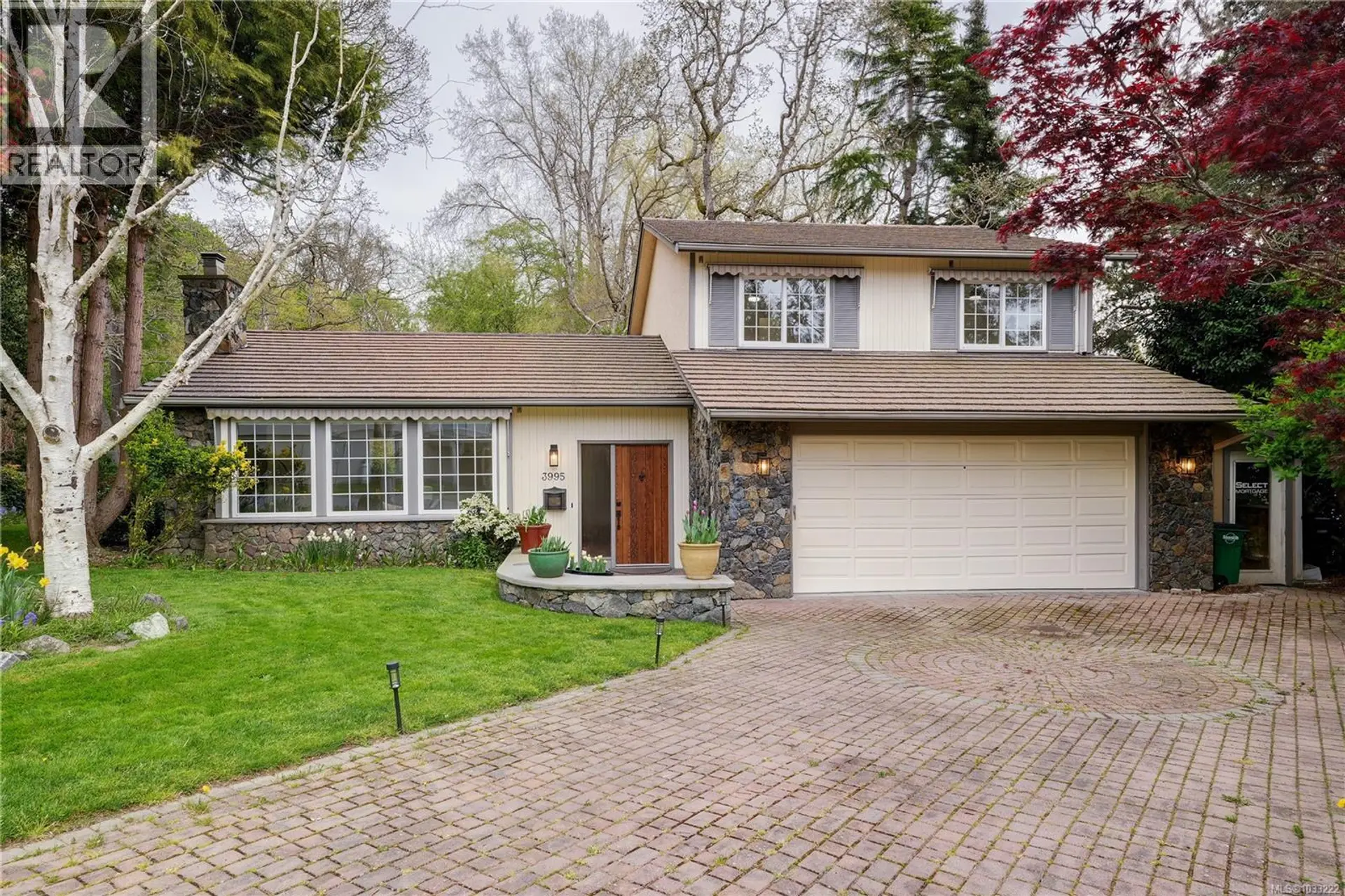 Property at 3995 Resolute Pl, Saanich, BC