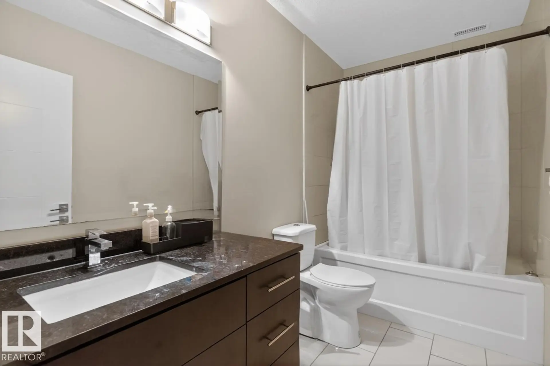 #102 10811 72 AV NW - Image 6