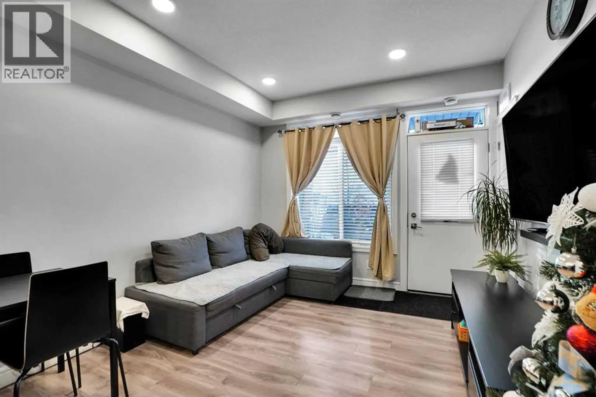 28 Savanna Passage NE - Image 11