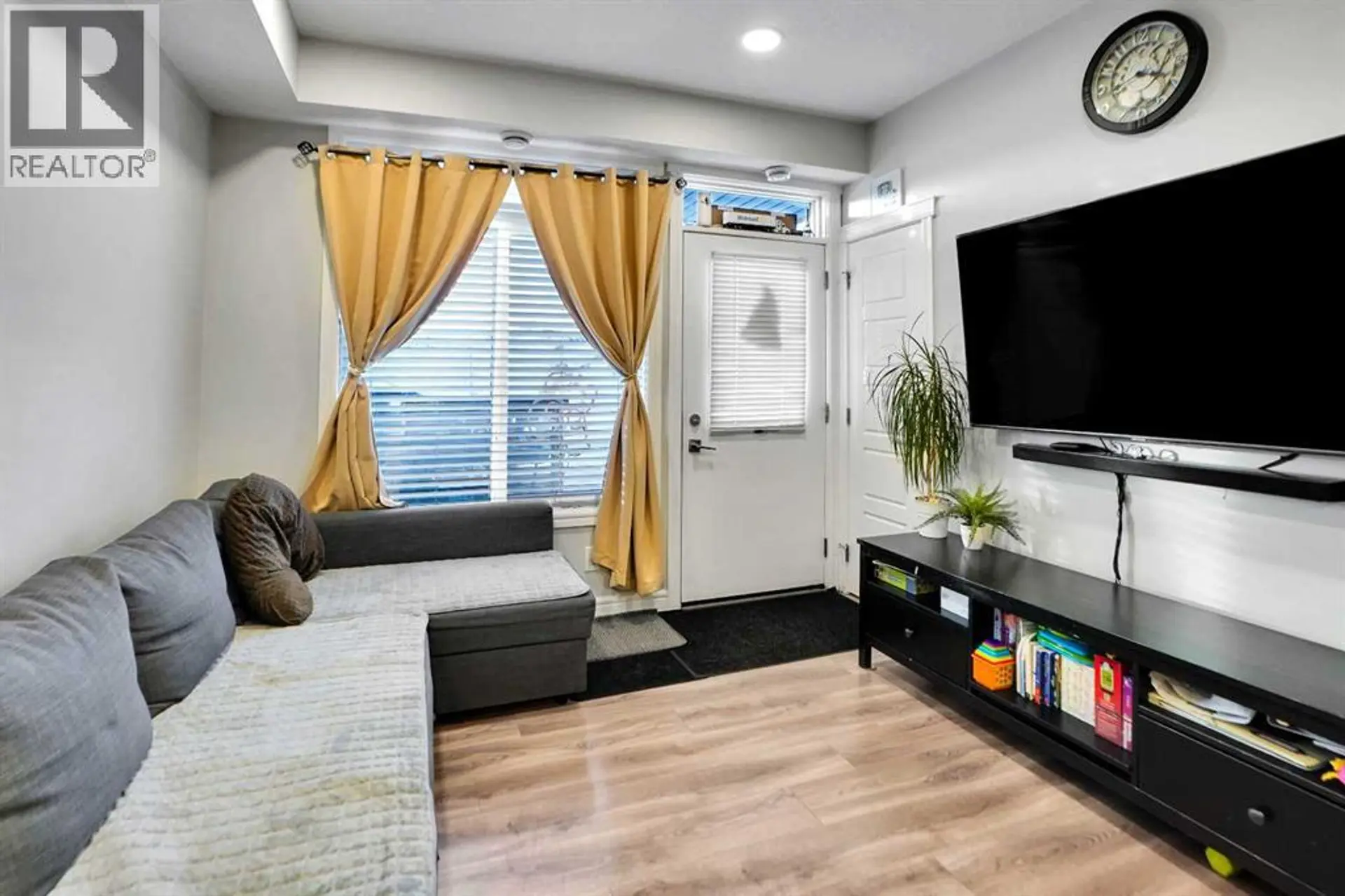 28 Savanna Passage NE - Image 12