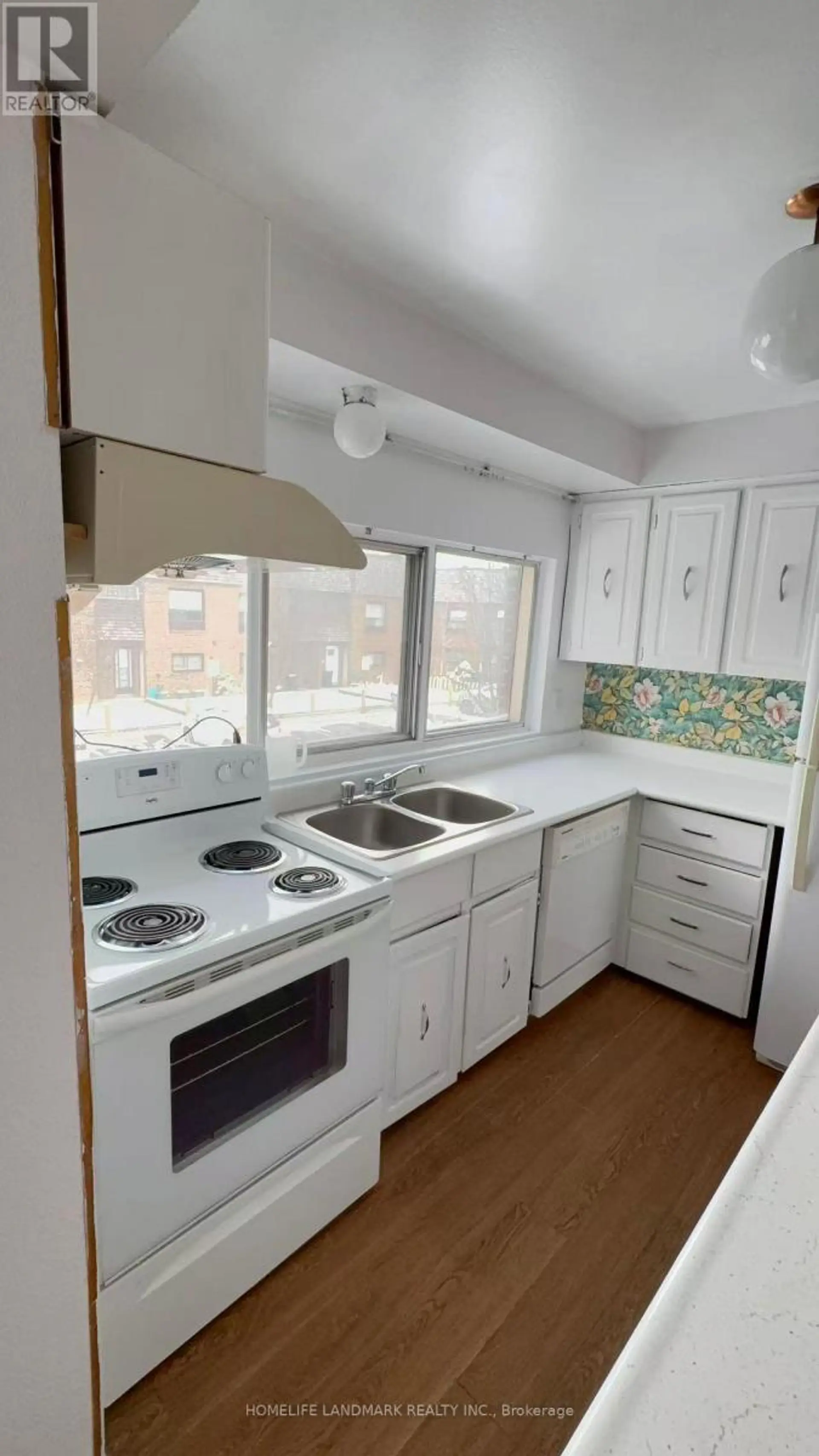 #14 86 CASTLEBURY CRESCENT - Image 11