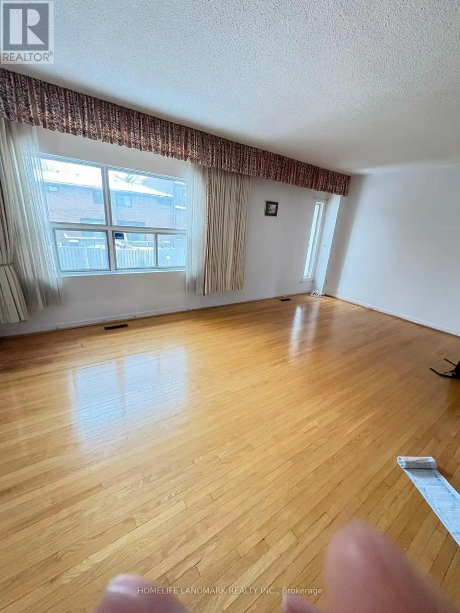 #14 86 CASTLEBURY CRESCENT - Image 8