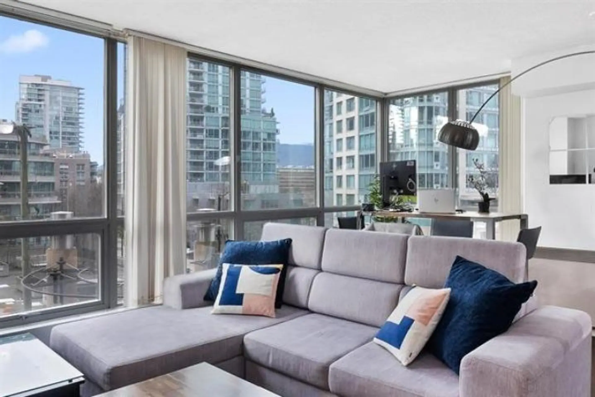 #203 588 Broughton Street - Image 4