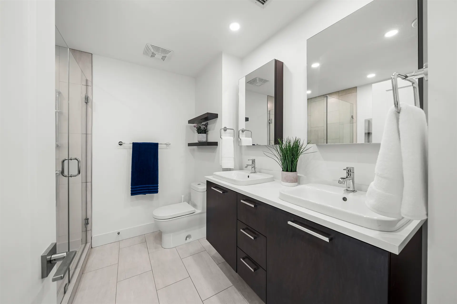 #301 15445 Vine Avenue - Image 12