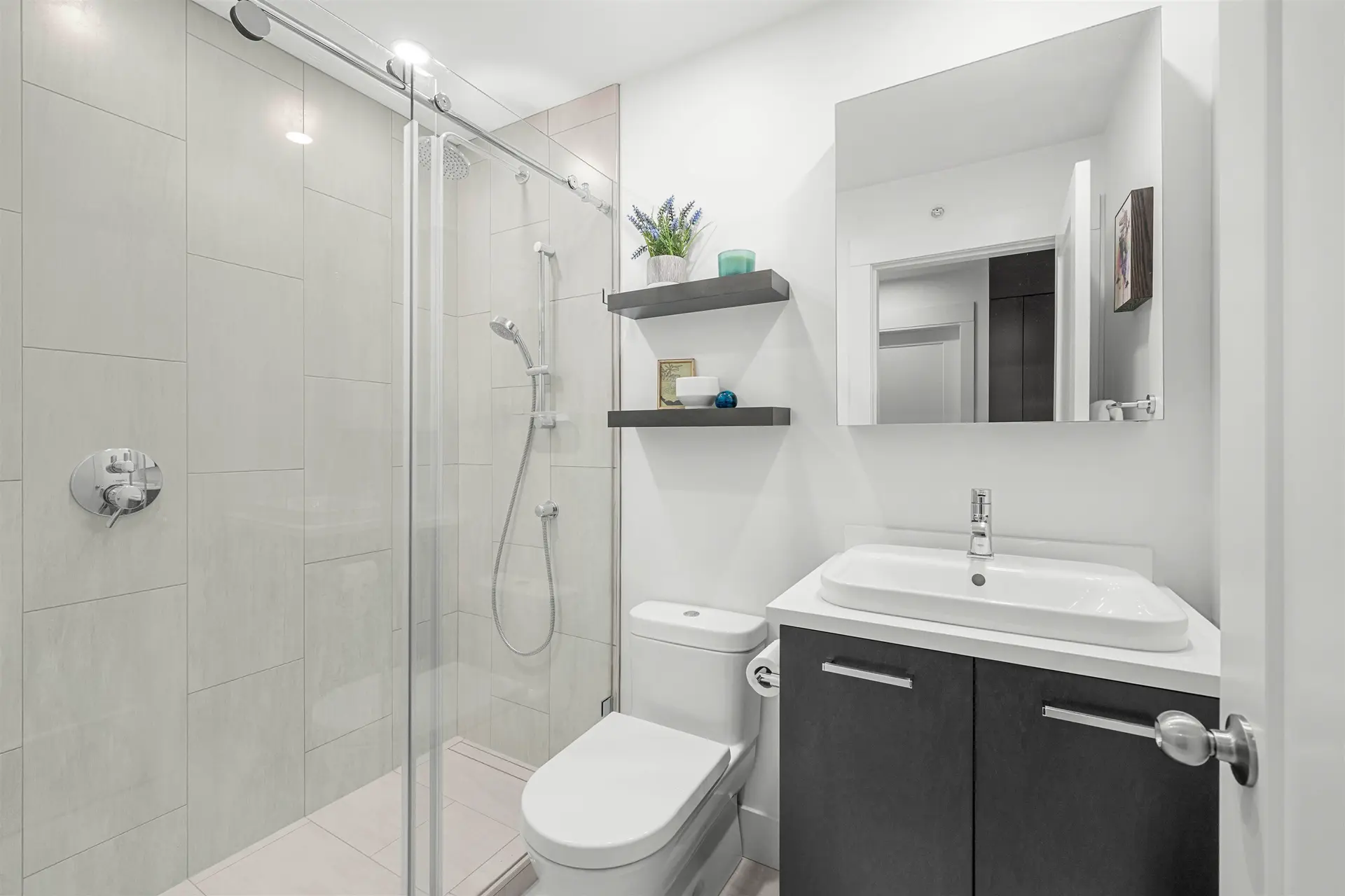 #301 15445 Vine Avenue - Image 16