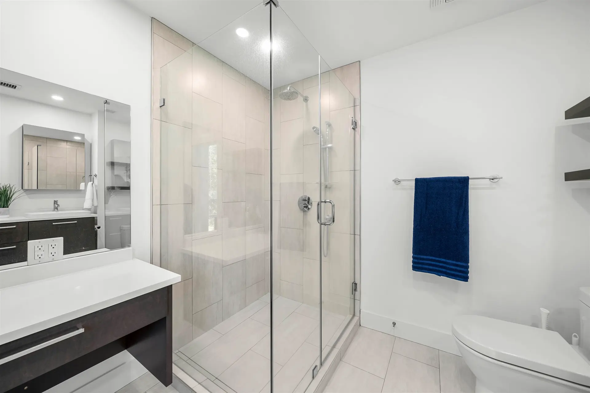 #301 15445 Vine Avenue - Image 14