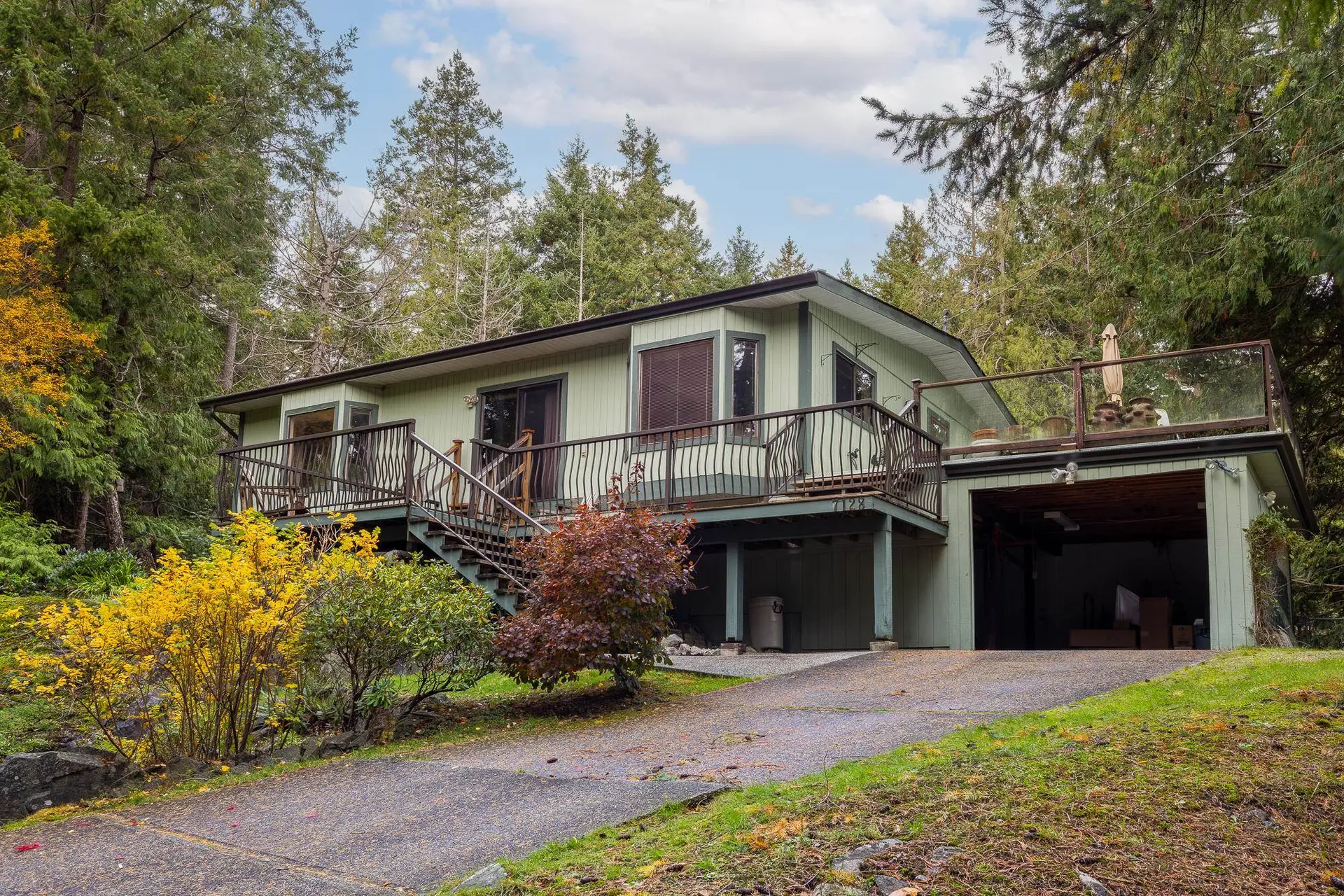 Property at 7128 Dale Road, Sechelt, BC
