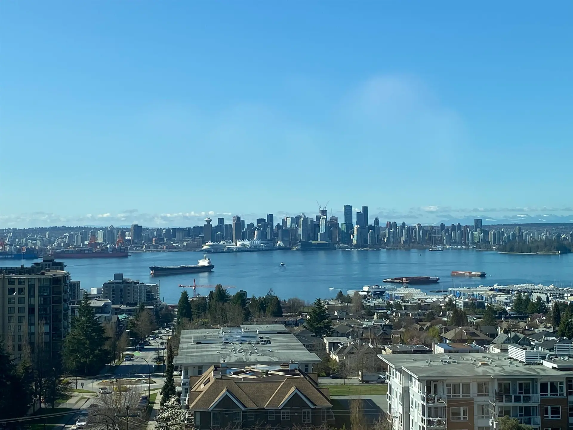 Property at #901 1320 Chesterfield Avenue, North Vancouver, BC