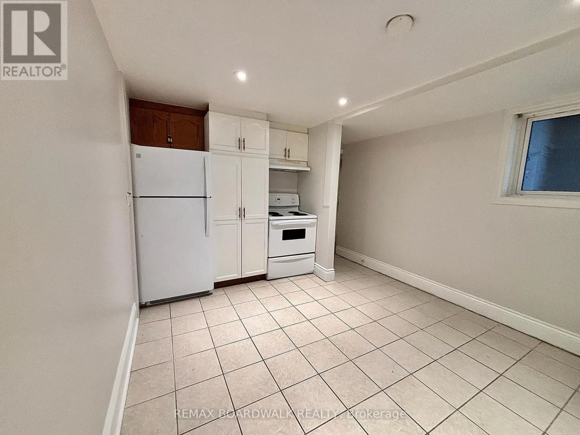 379 ST DENIS STREET - Image 10