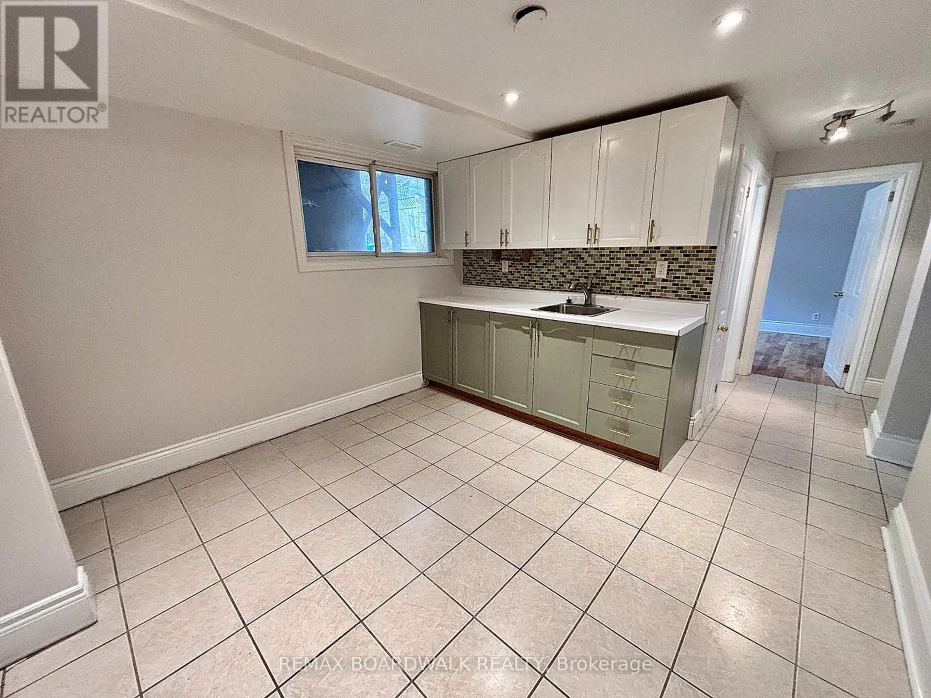 379 ST DENIS STREET - Image 11